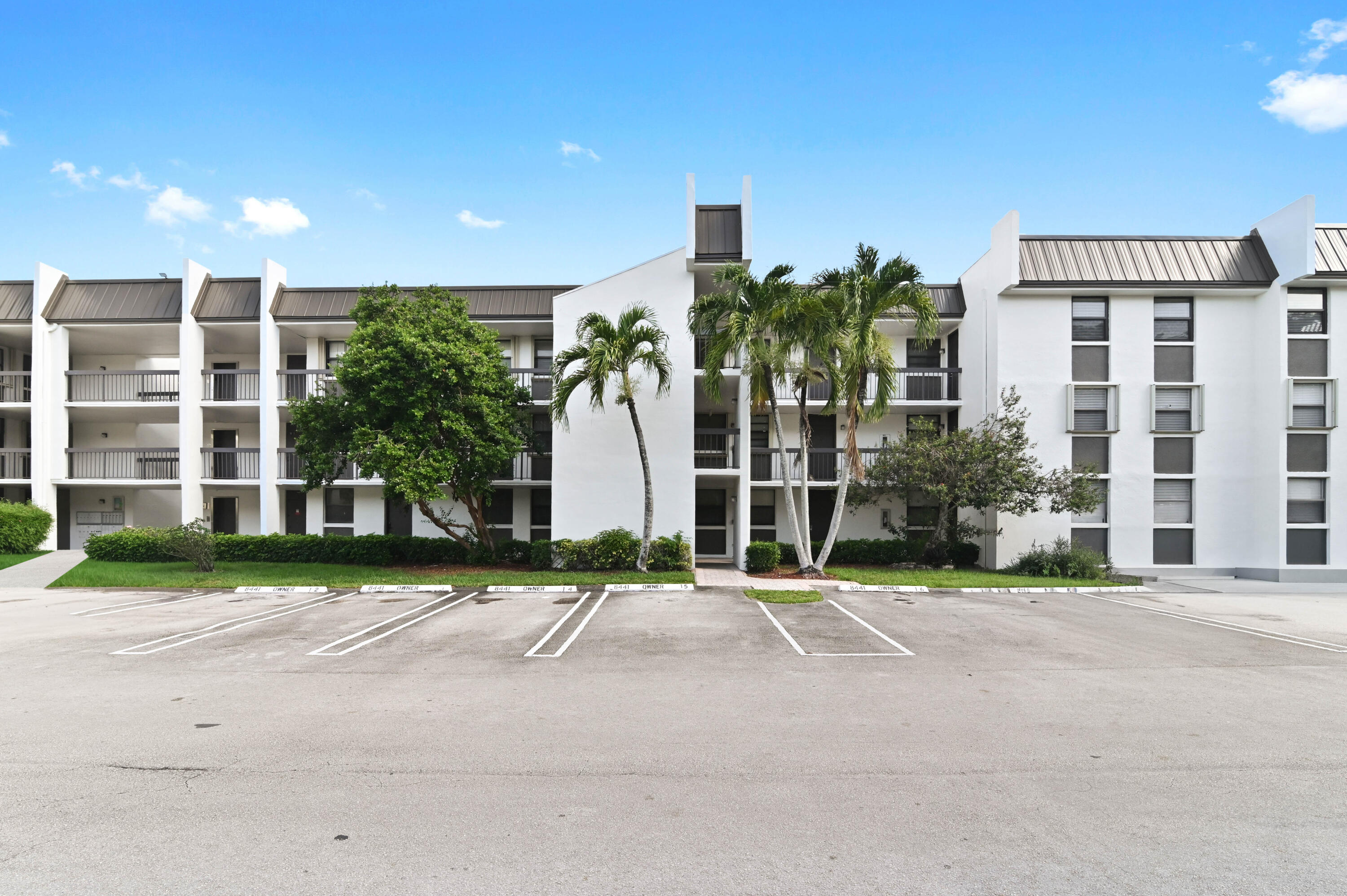 8441 Forest Hills Drive 306 — photo