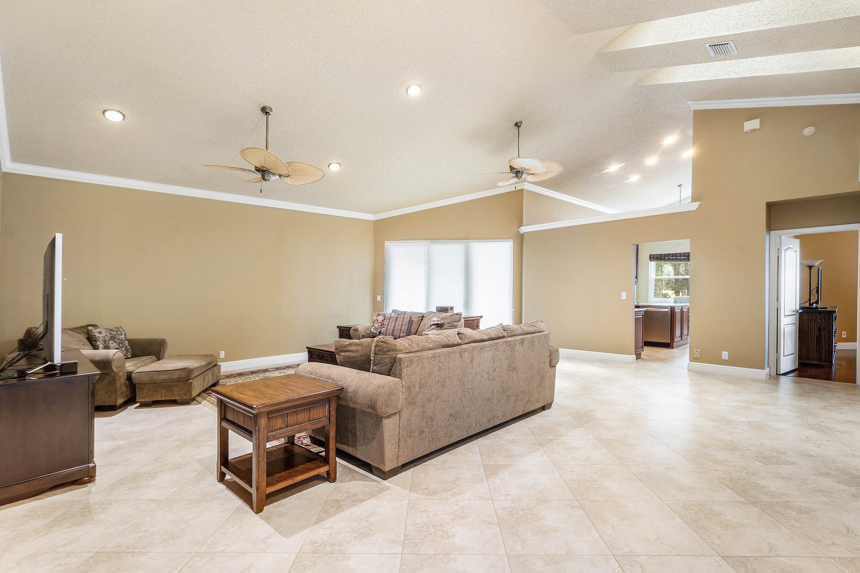 9101 Baybury Lane — photo