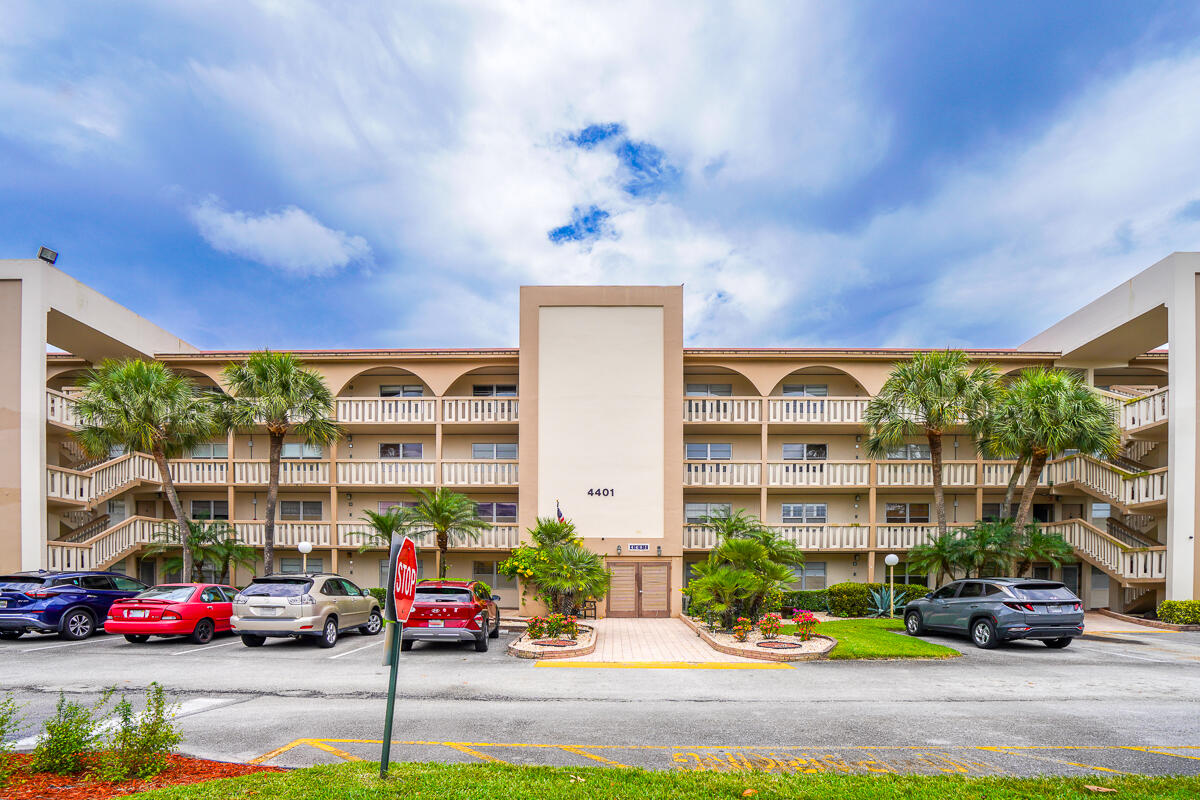 4401 Martinique Court D2 — photo