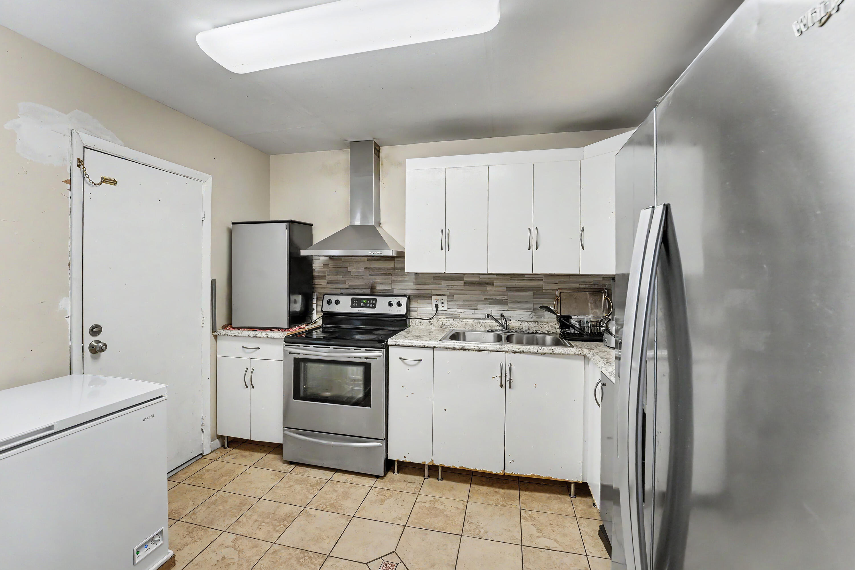 6061 N Falls Cir 110 — photo