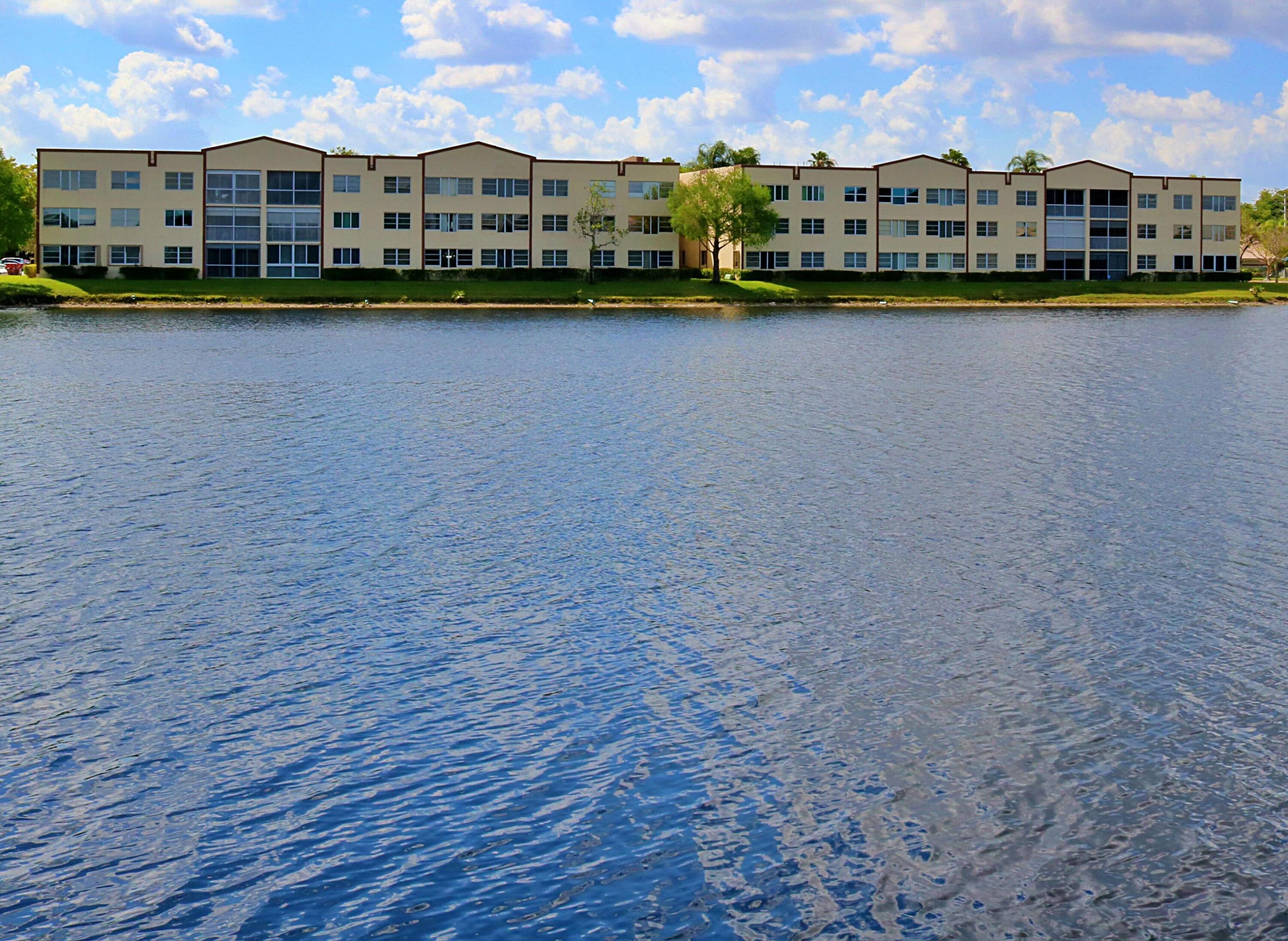 Home in Tamarac, FL 33321 — photo 2