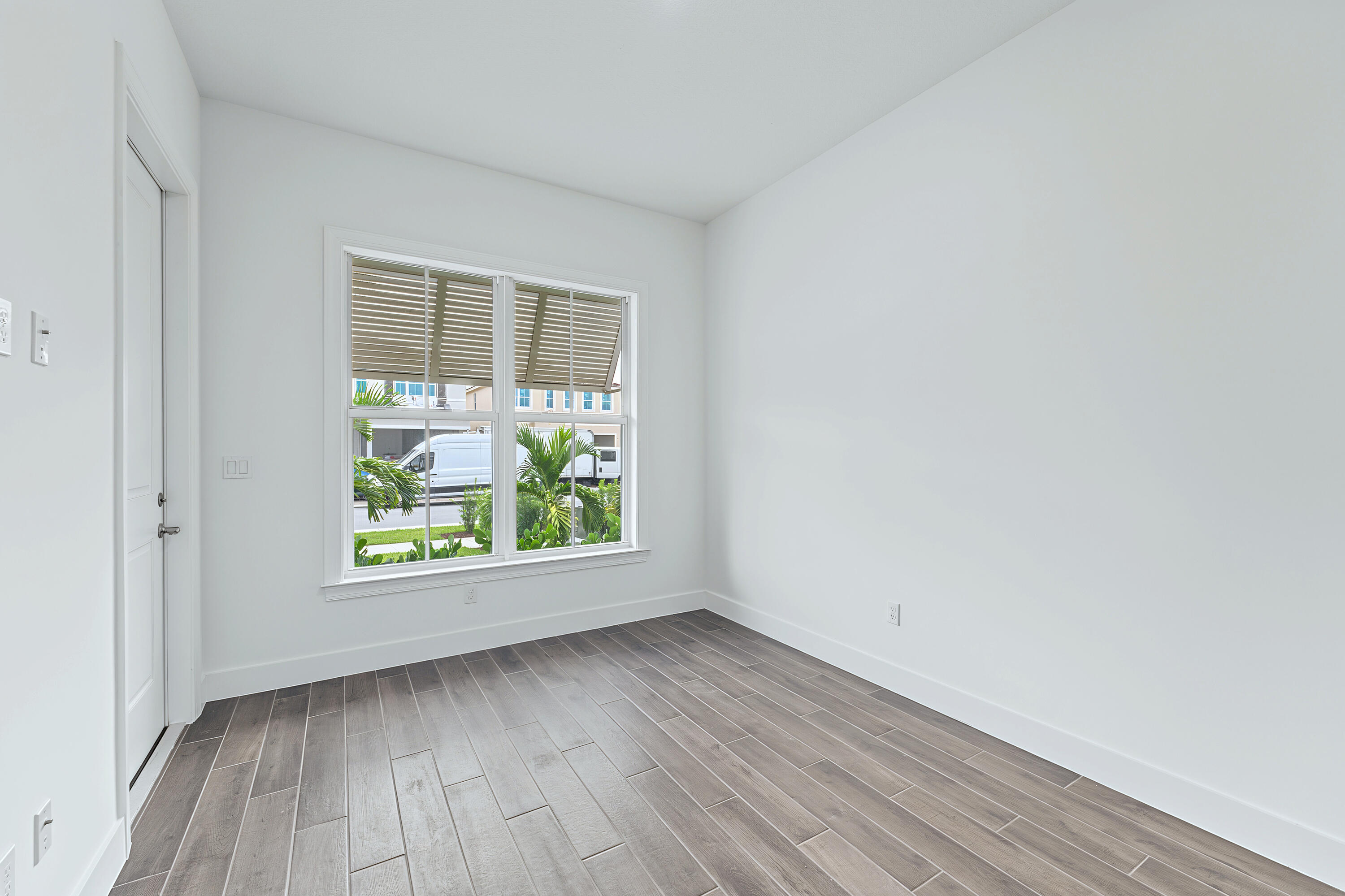 146 Parkside Way 12 — photo