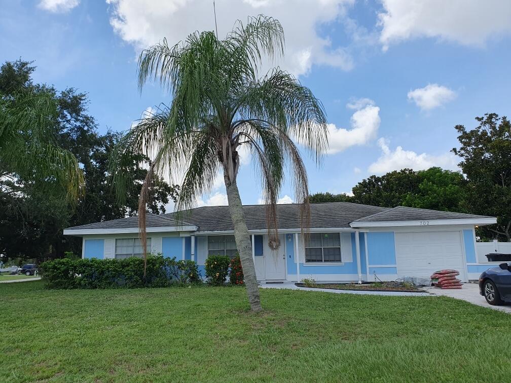702 SW Belmont Circle — photo
