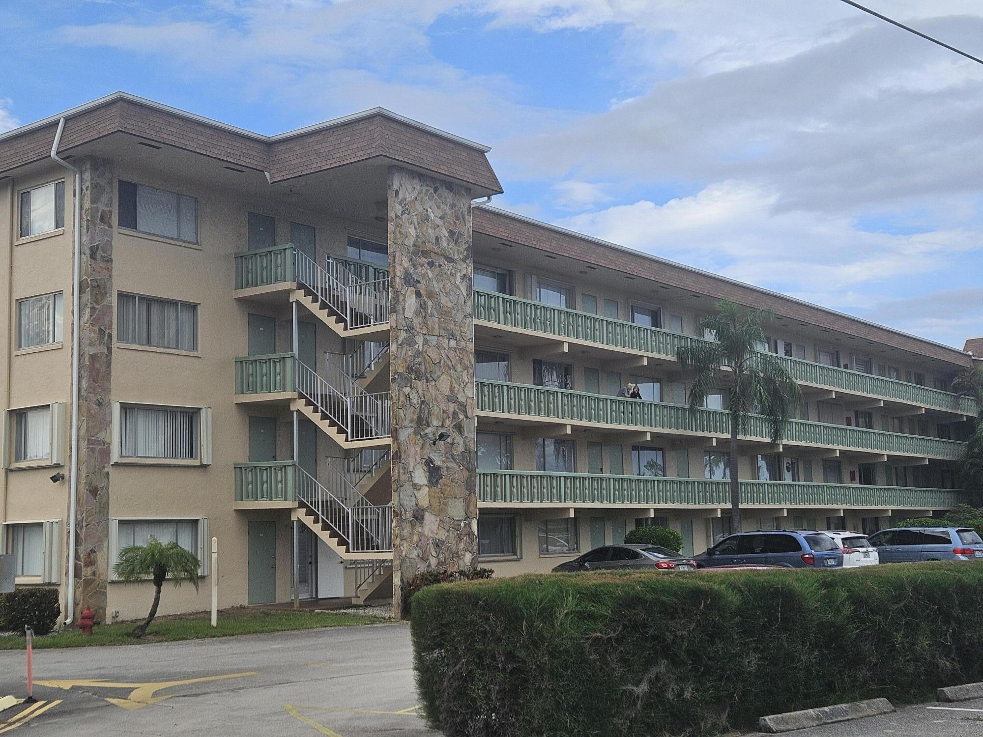 300 Village Green Circle S 302 — photo