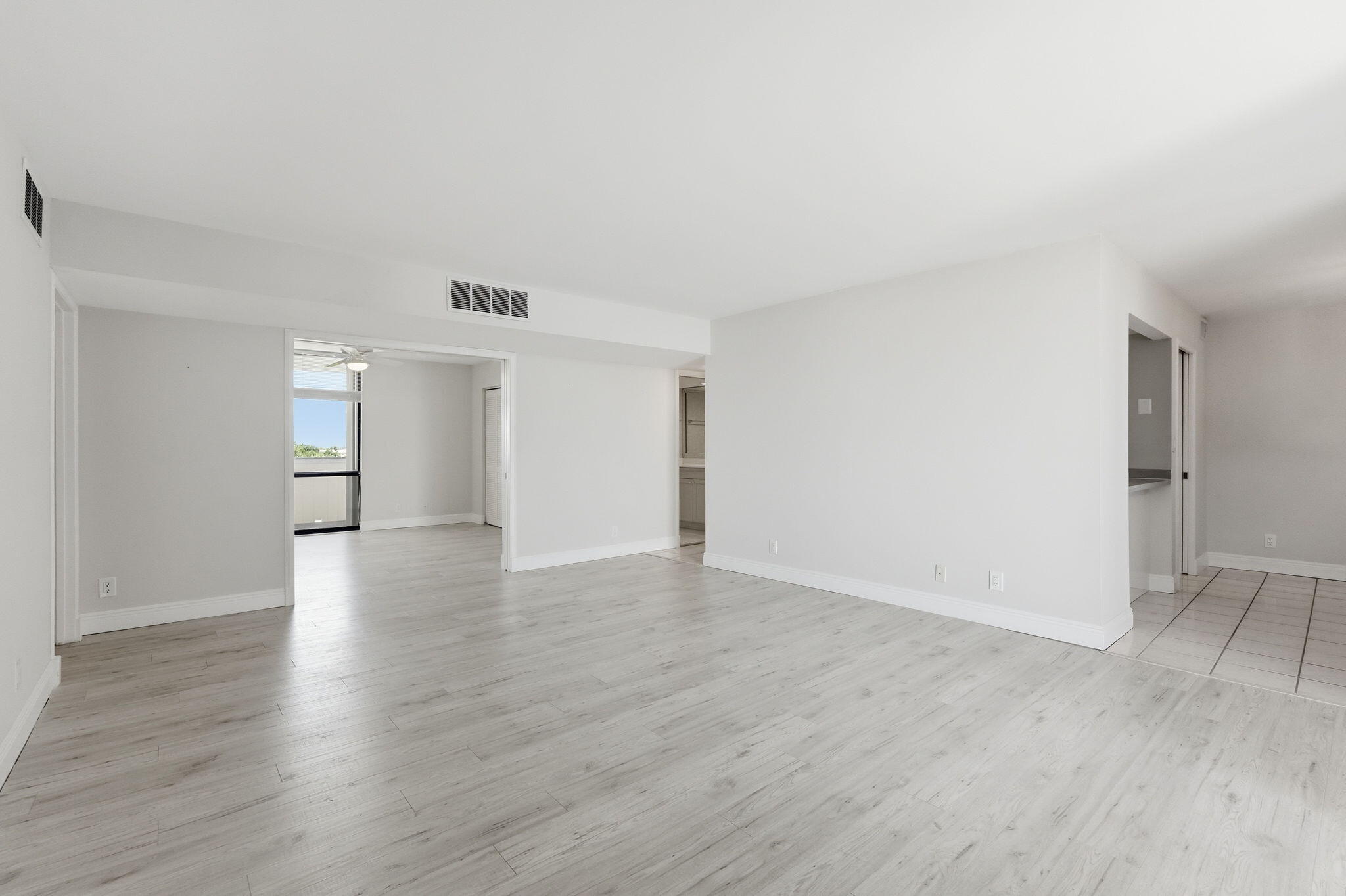 124 Lakeshore Drive 8280 — photo