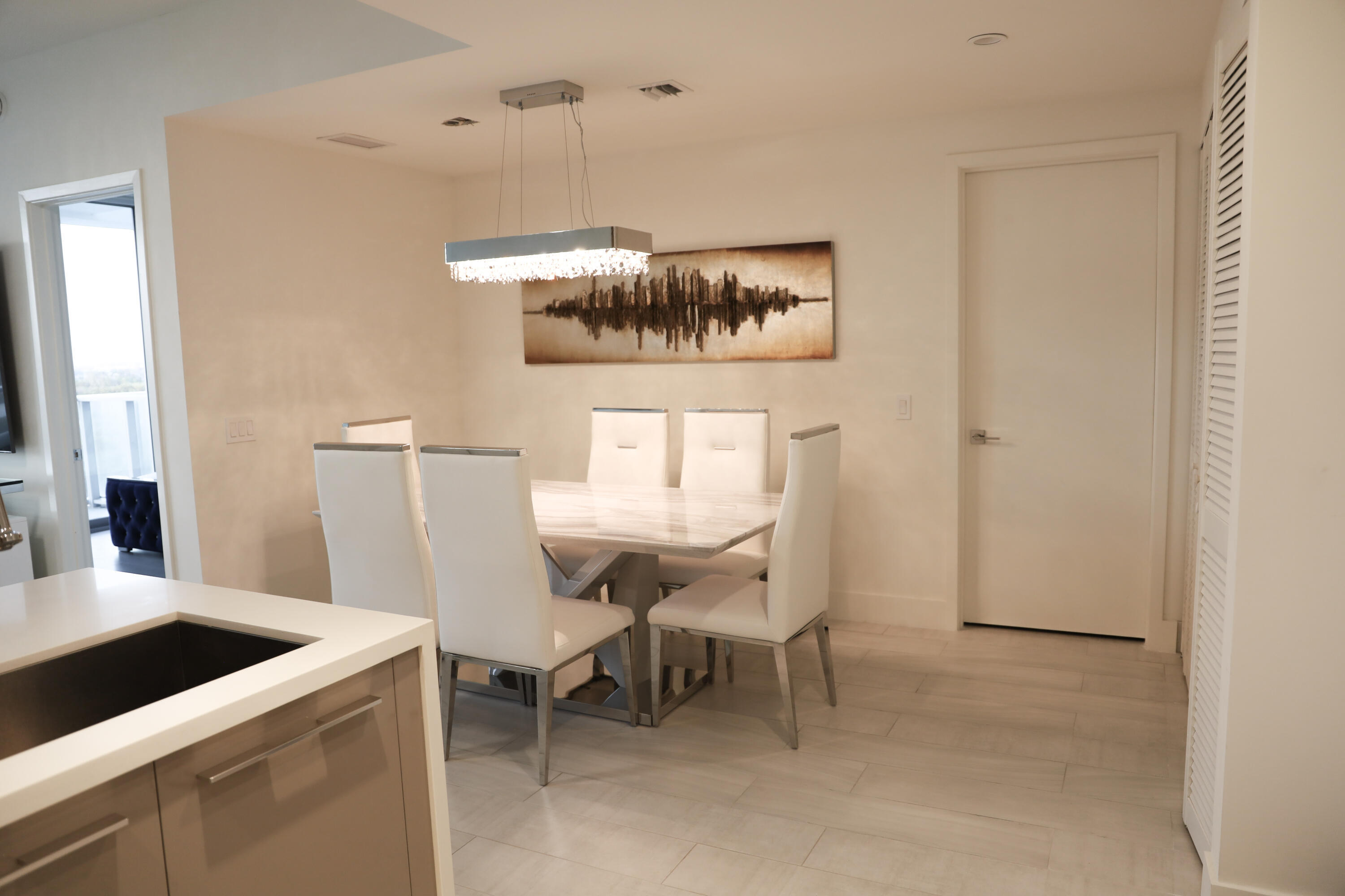 2000 Metropica Way 811 — photo