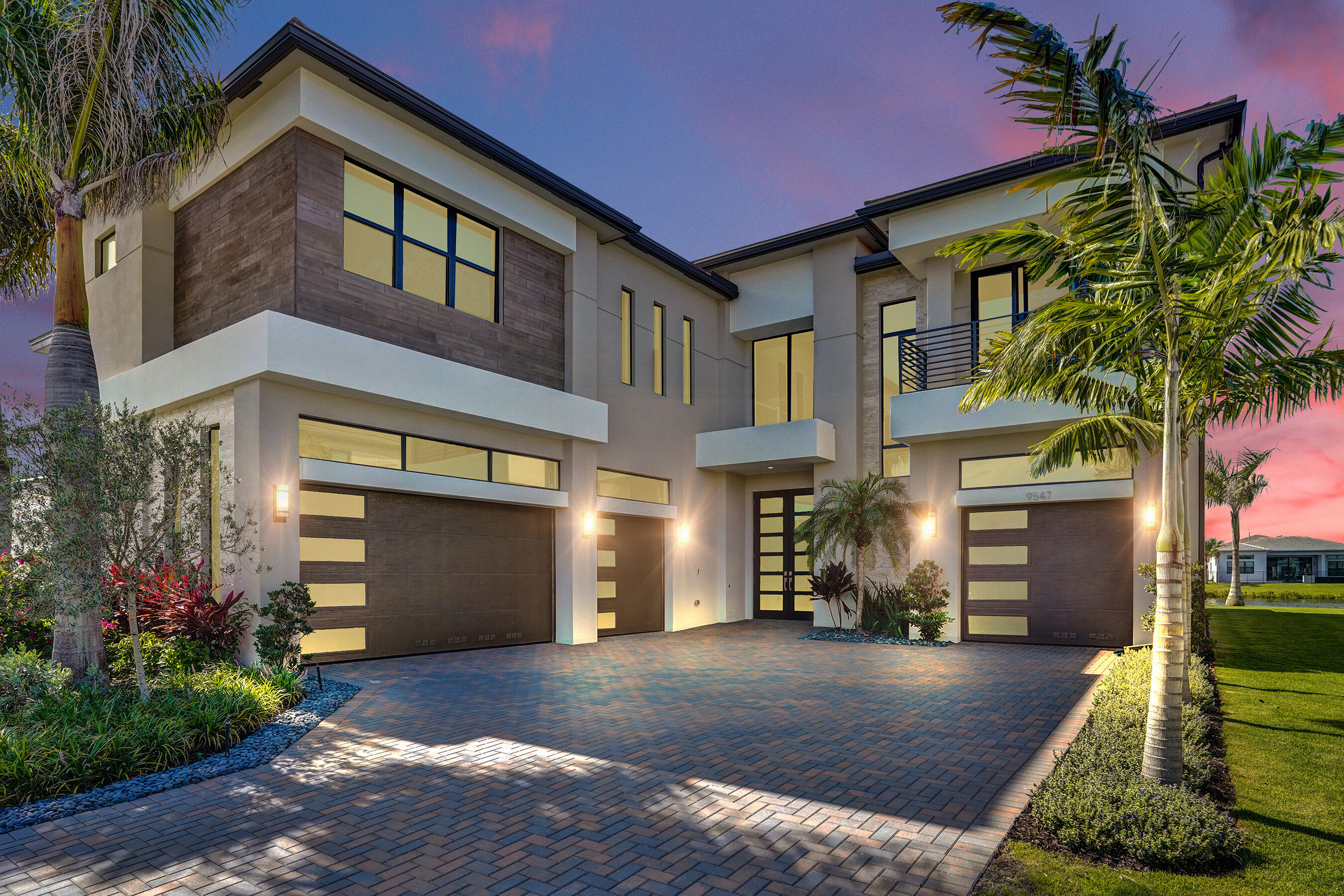 9547 Riverside Park Drive — photo