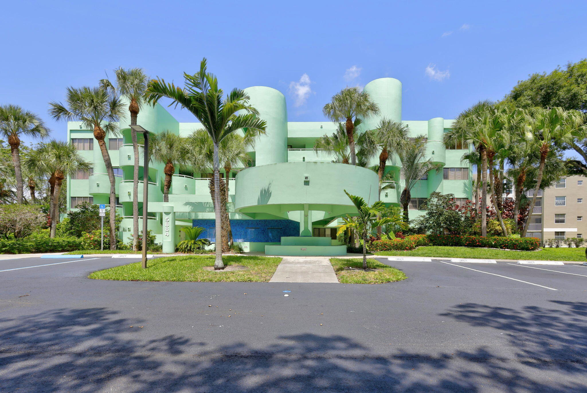 5884 Morningstar Circle 406 — photo