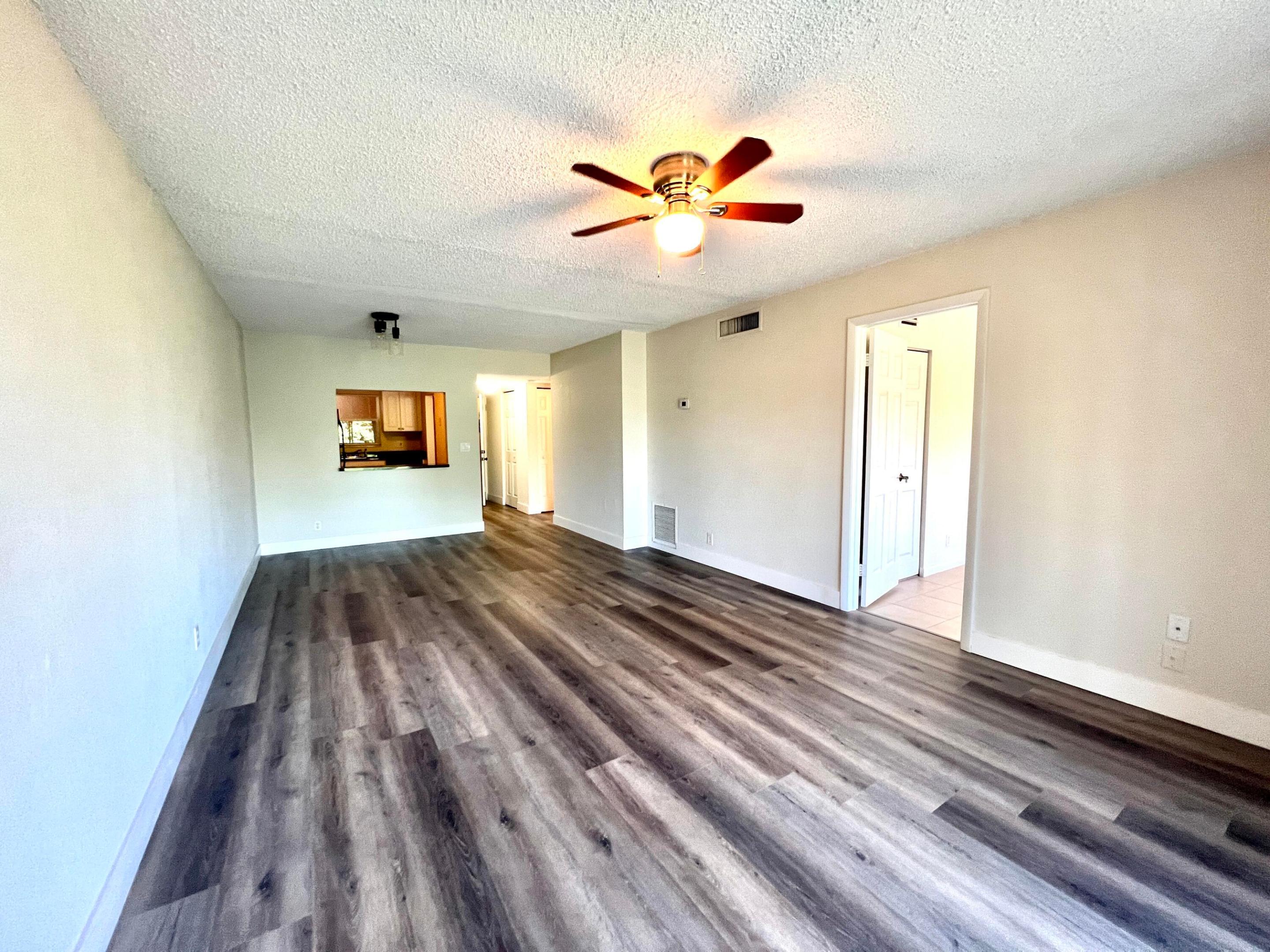 120 Sparrow Drive Apt 302 — photo