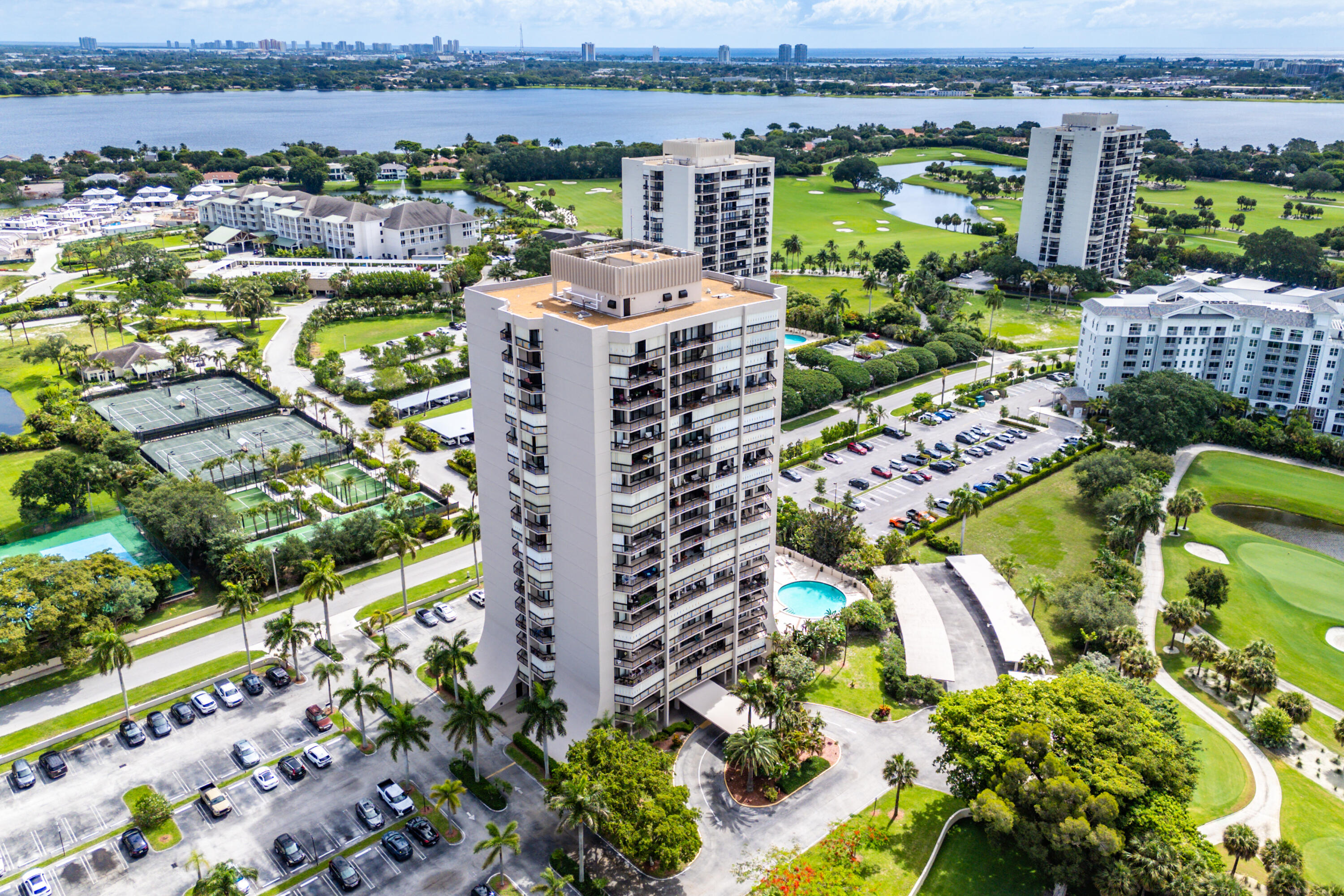 2425 Presidential Way Ph5 — photo
