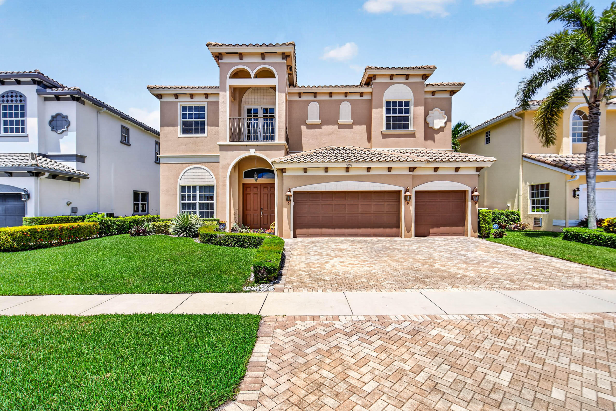 9898 Coronado Lake Drive — photo