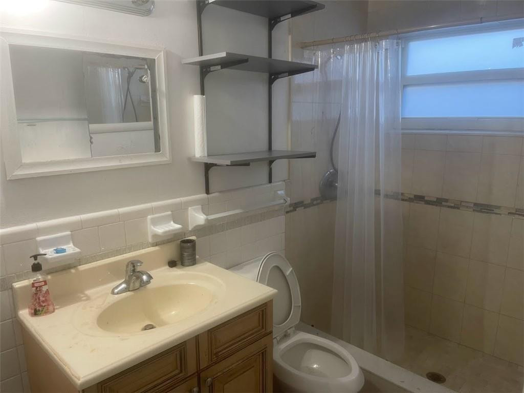 Home in Sunrise, FL 33313 — photo 2