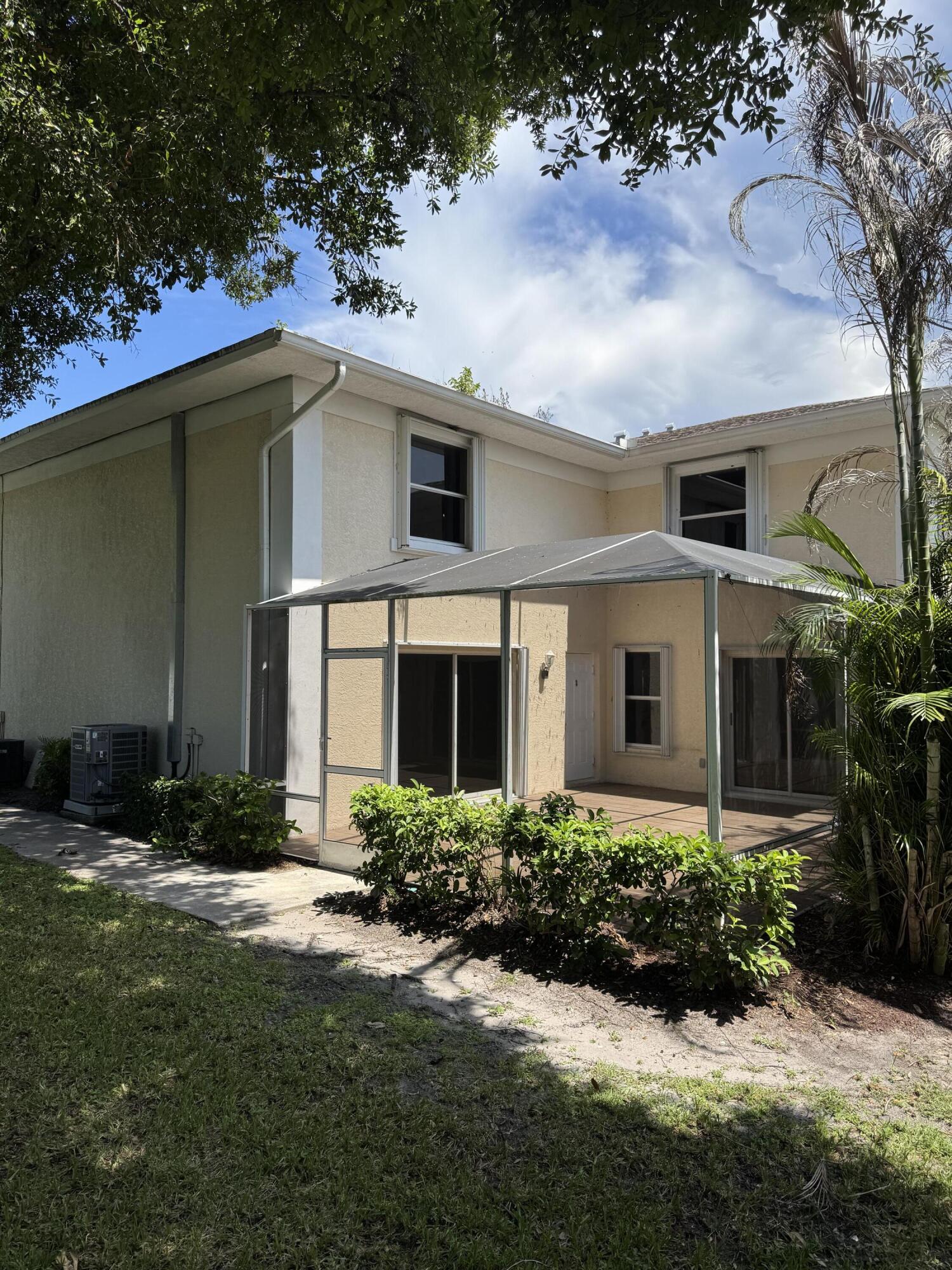 1536 N Lawnwood Circle 3 — photo