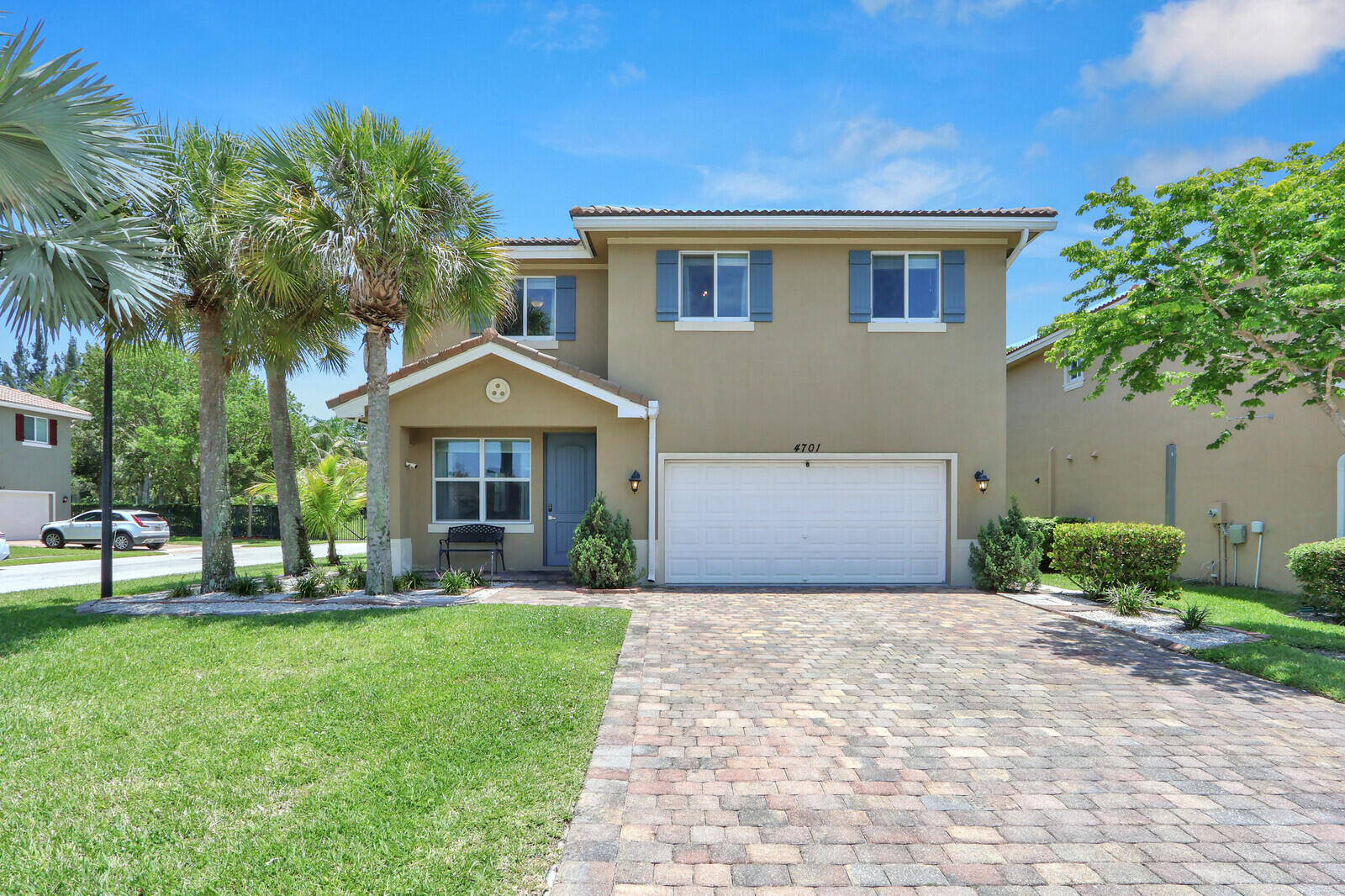 4701 Foxtail Palm Court — photo