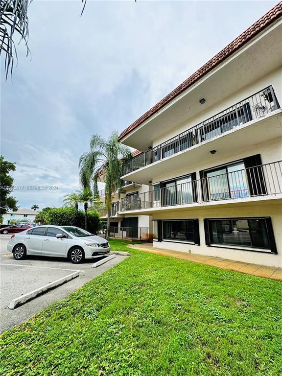 4730 SW 62nd Way Unit 104 — photo
