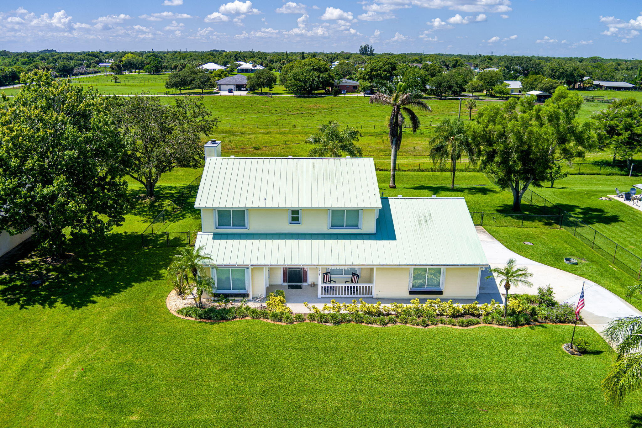 1401 Mallard Court — photo