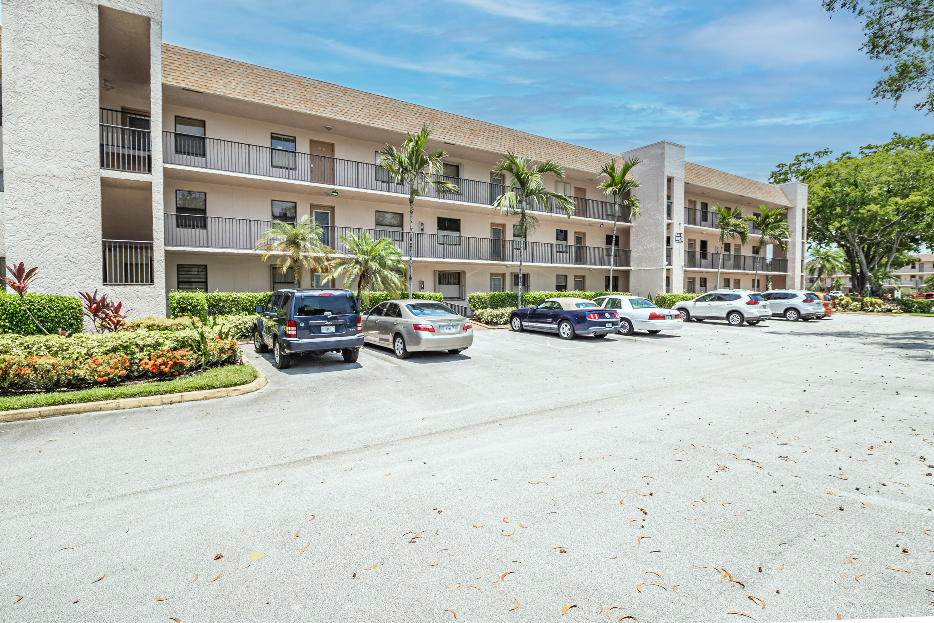 10331 Sunrise Lakes Boulevard 302 — photo
