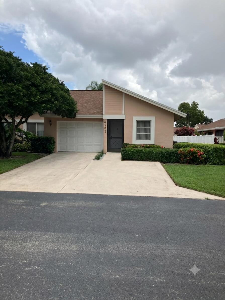 8101 Sweetbriar Way — photo
