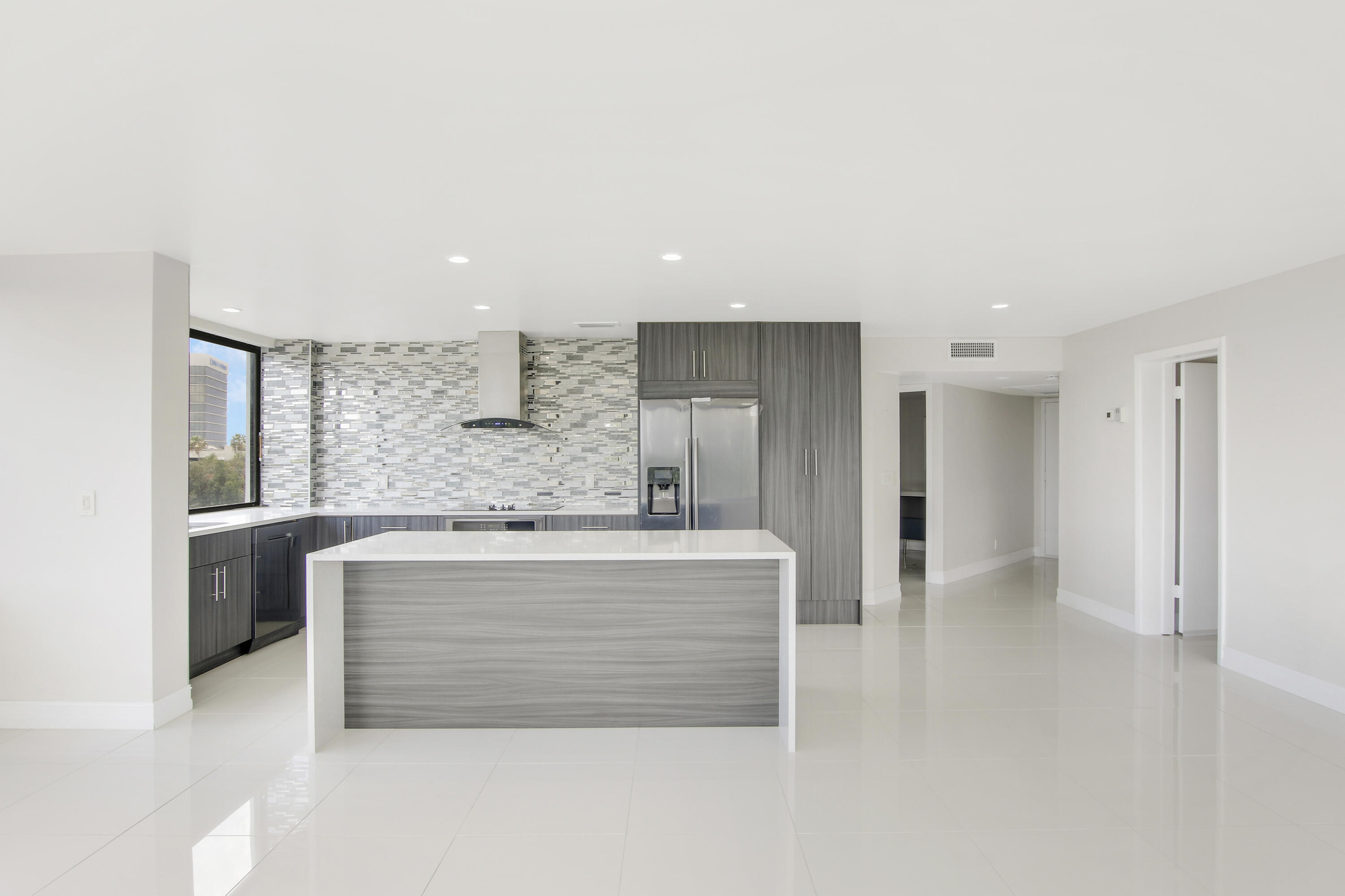 1500 Presidential Way 404 — photo