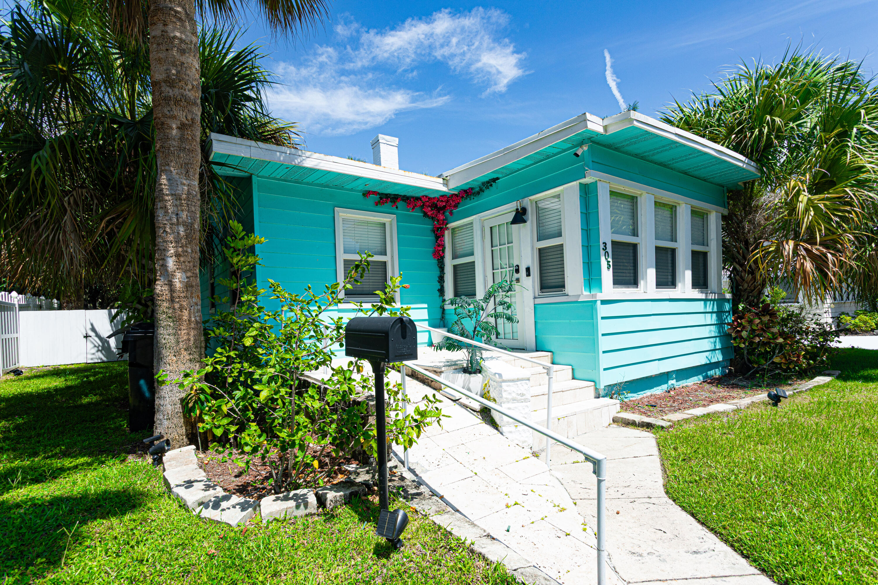 305 N Lakeside Drive — photo