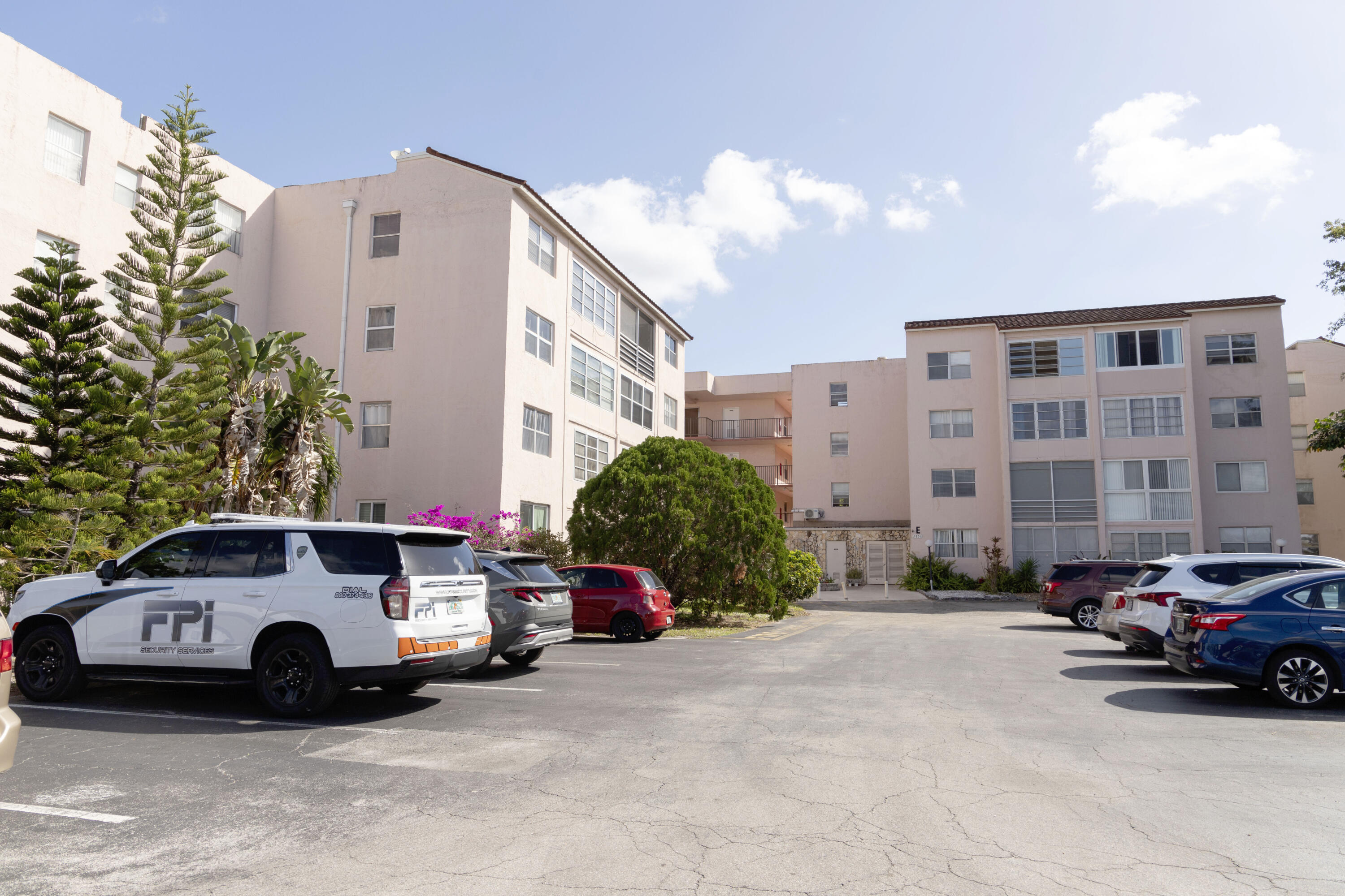 2851 Somerset Drive 116 — photo
