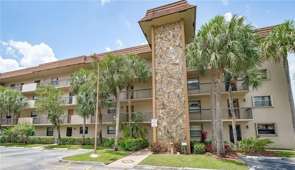 4940 E Sabal Palm Boulevard Ph8 — photo