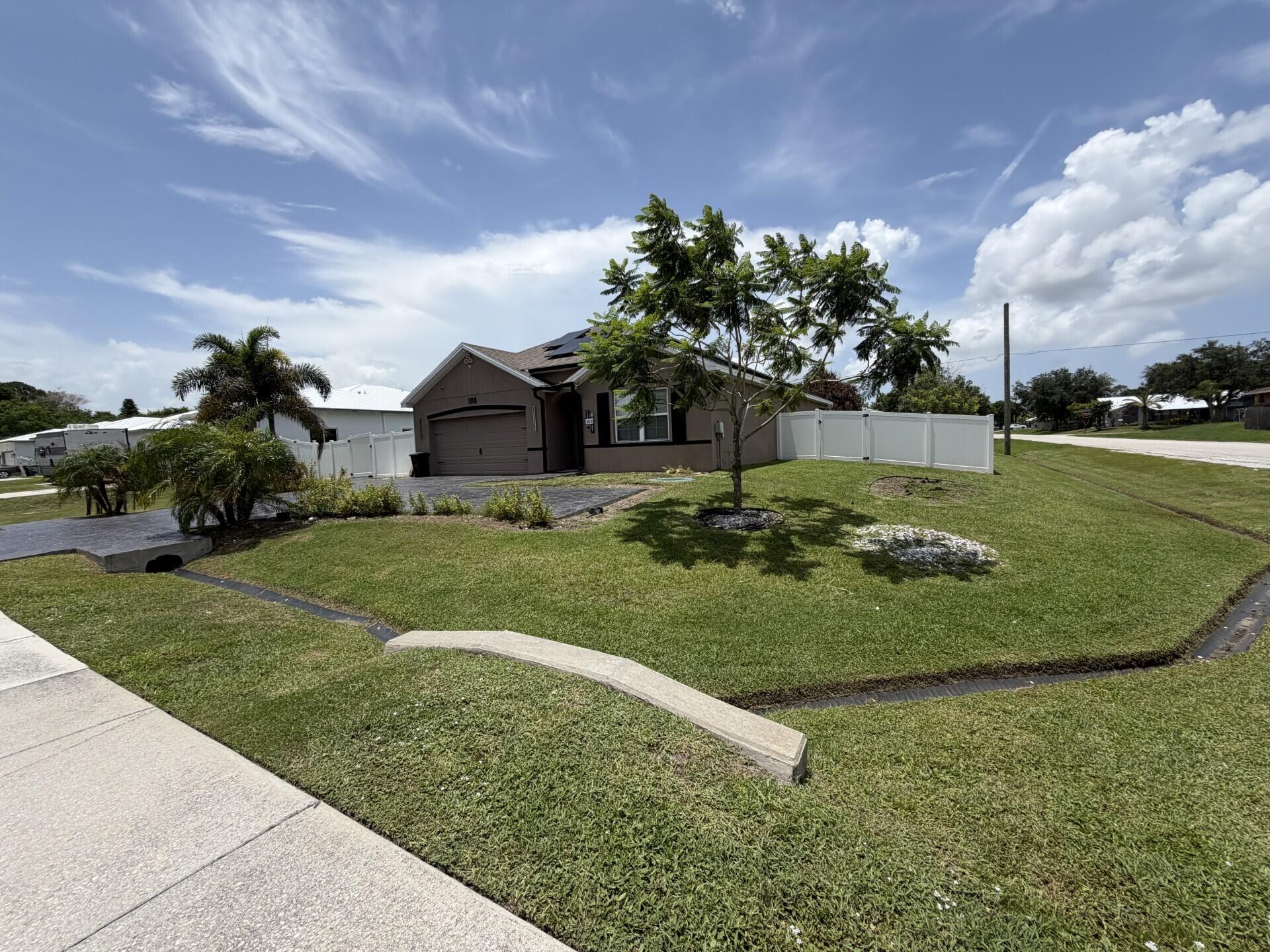 103 SW Oakridge Drive — photo