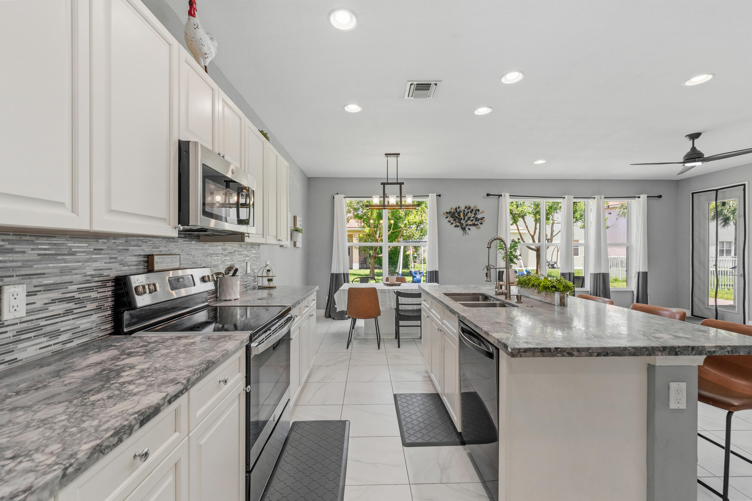 1327 NW Leonardo Circle — photo