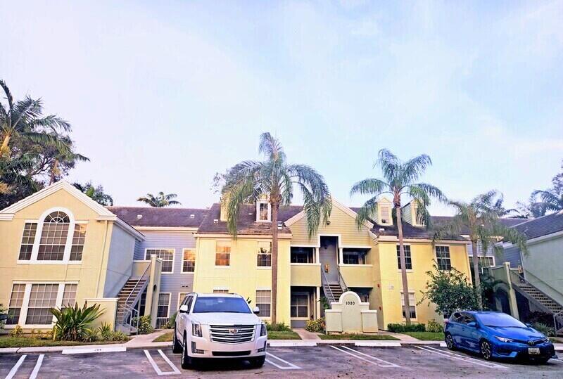 1020 Crystal Way F — photo