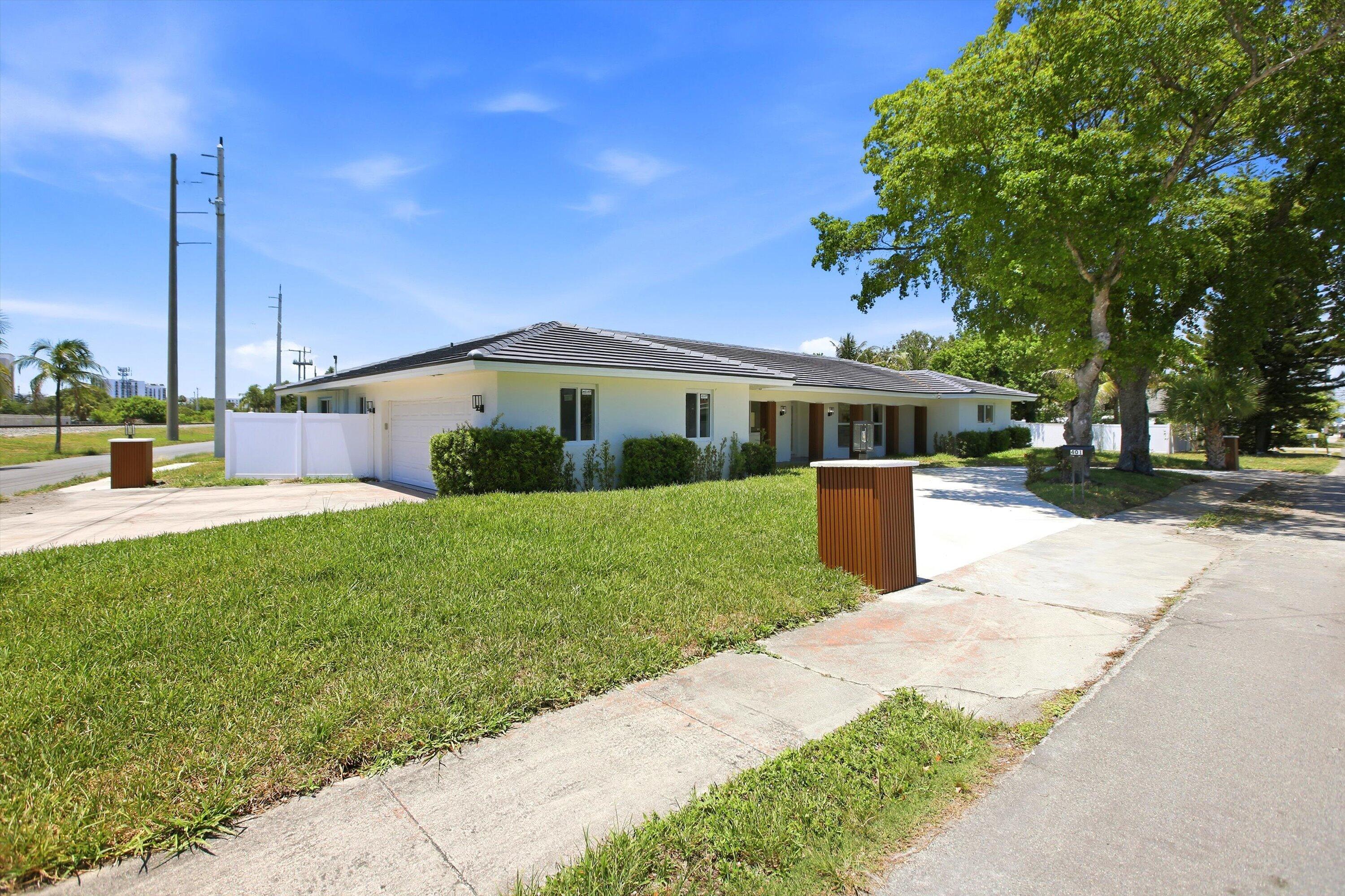 401 NW 3rd Place — photo