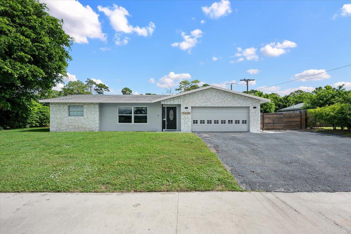 7423 Oakmont Drive — photo