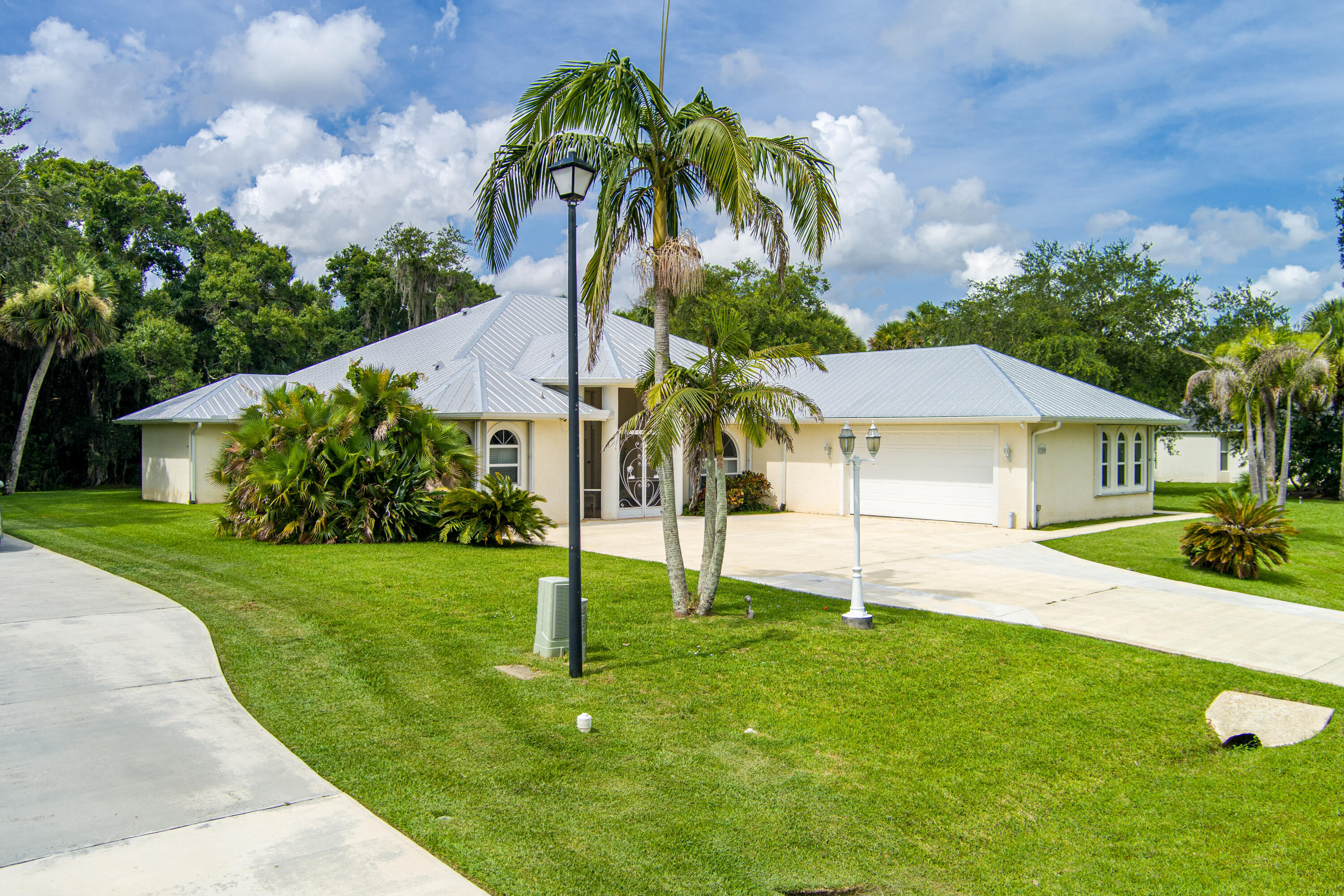 2305 Winding Creek Lane — photo
