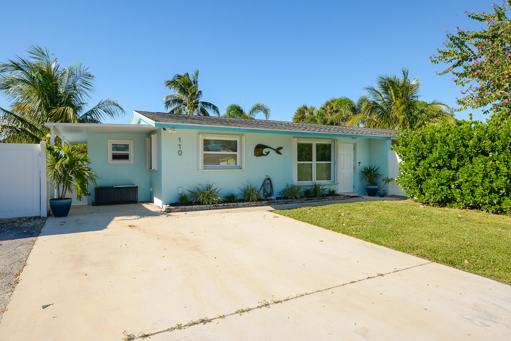 110 SW Hideaway Place — photo