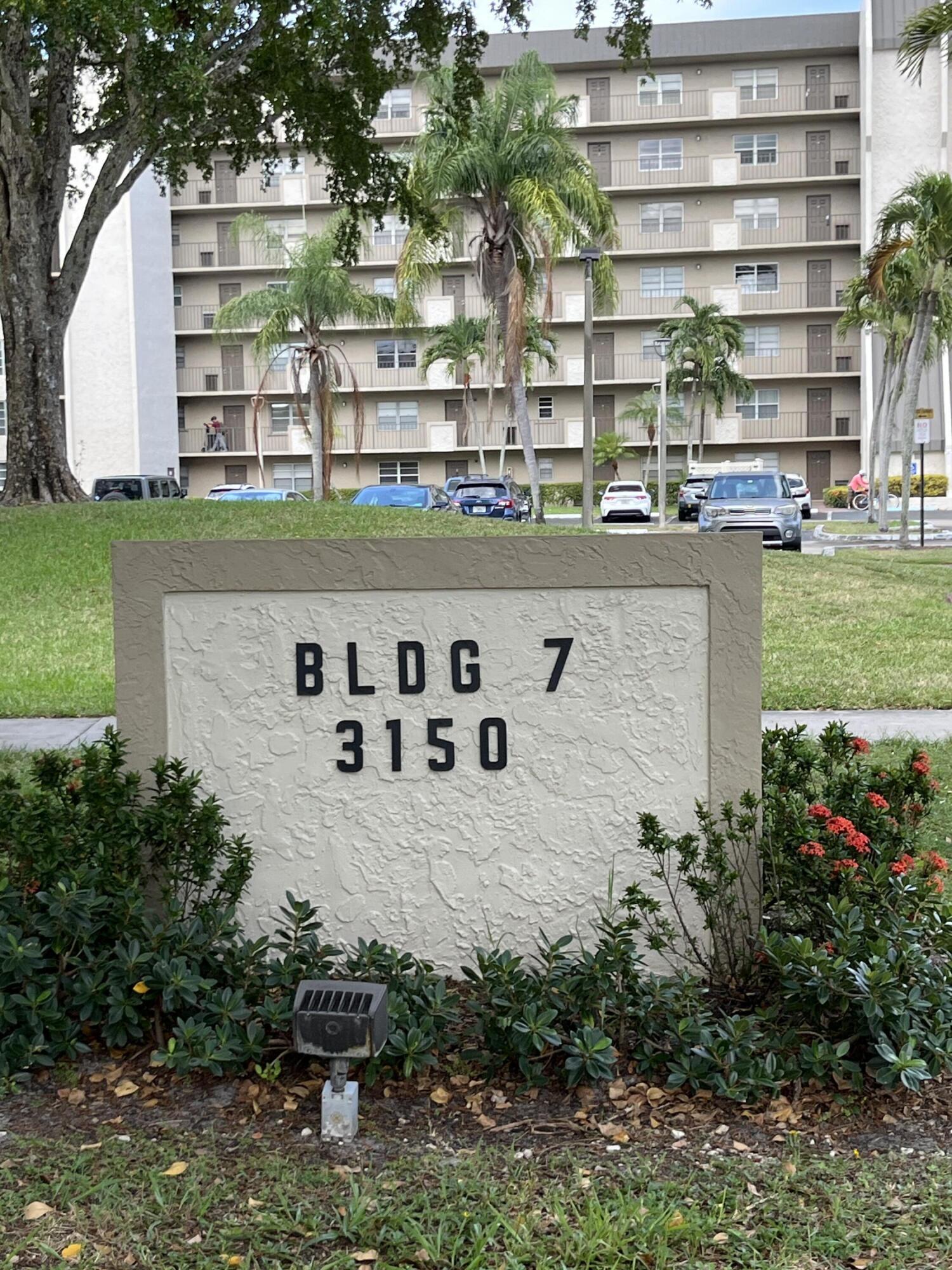 3150 W Rolling Hills Circle 704 — photo