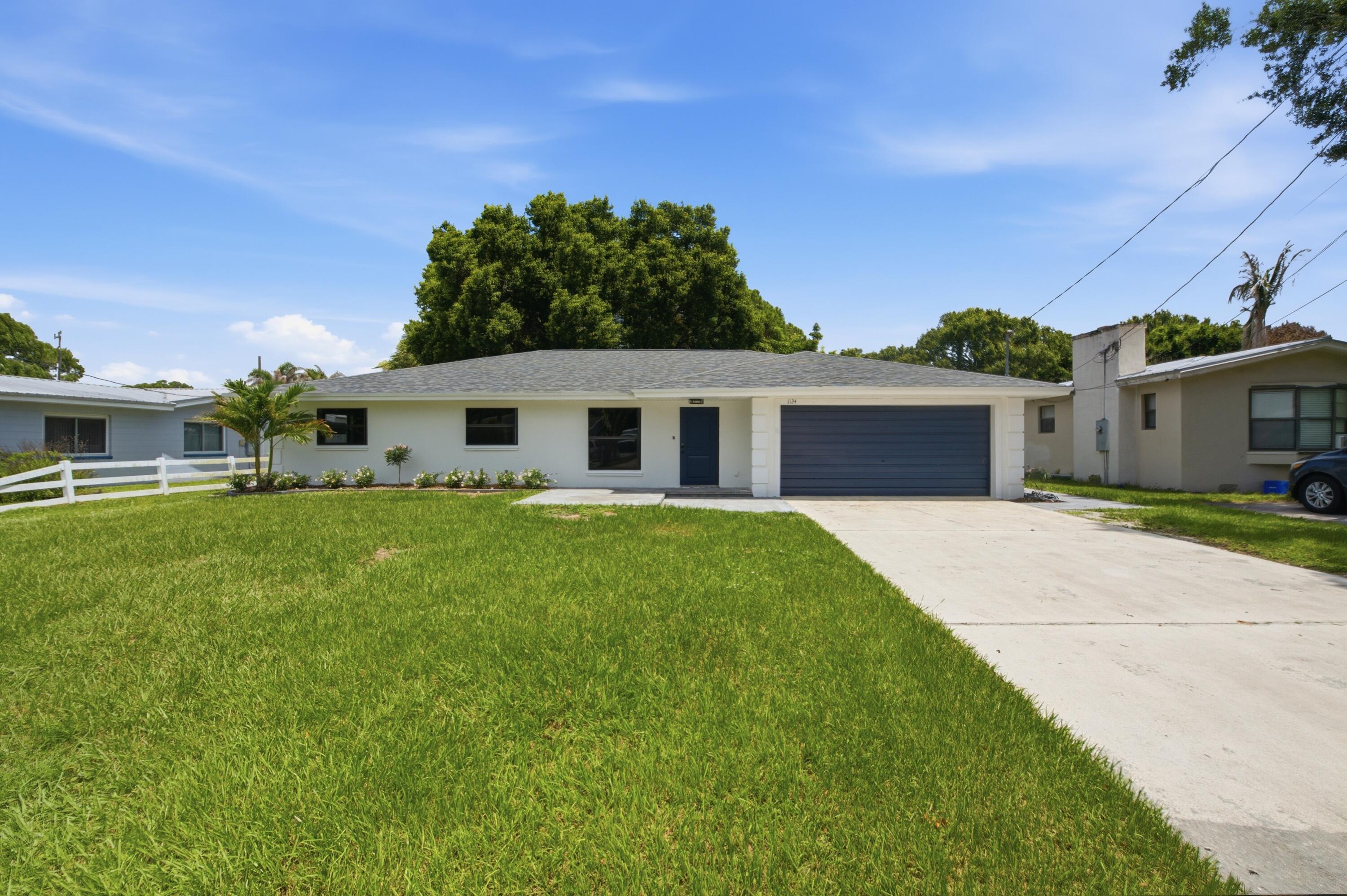 1124 Club Drive — photo