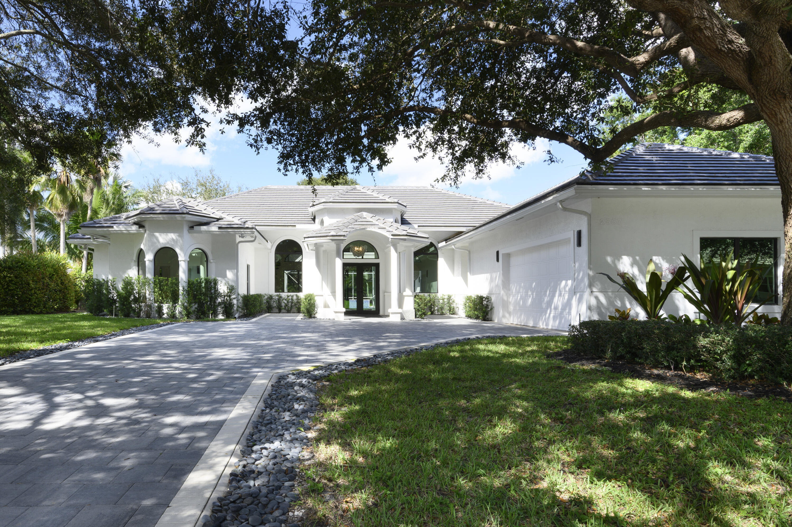 2557 Seminole Circle — photo