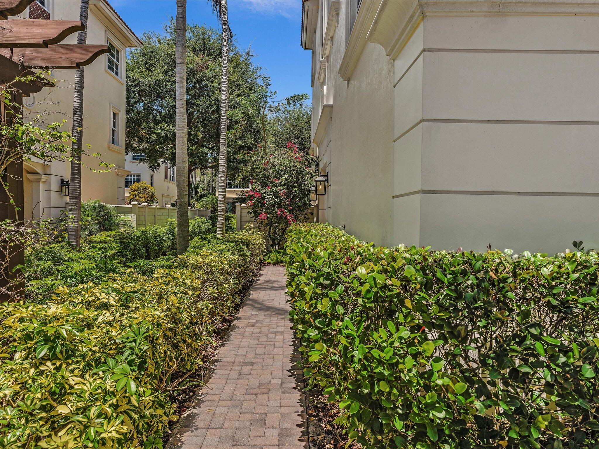 5575 NE Trieste Way, Boca Raton, FL 33487 — photo 2