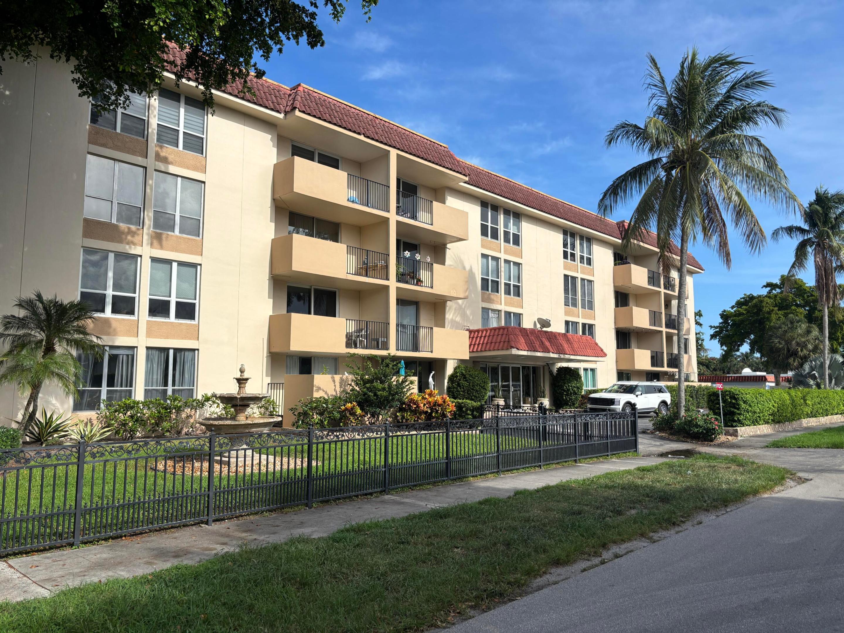 1000 Spanish River Road 3C — photo