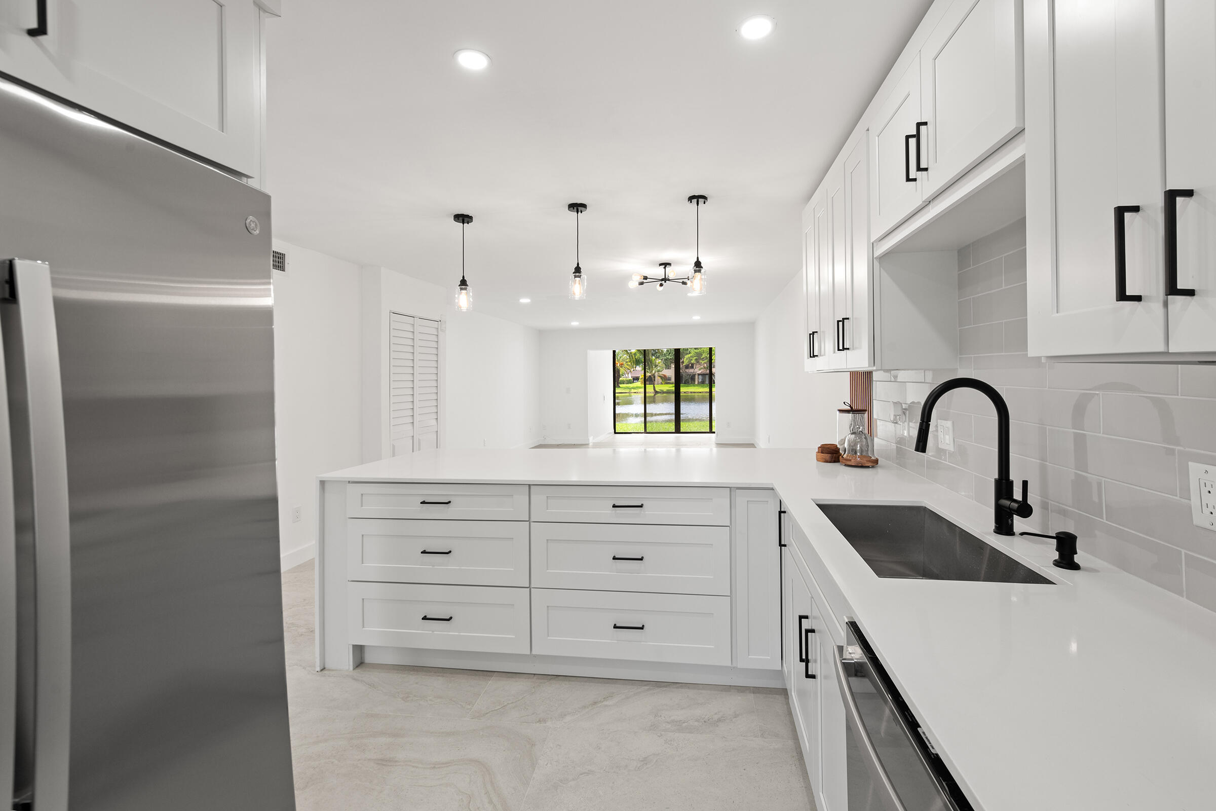 9293 Vista Del Lago 15C — photo