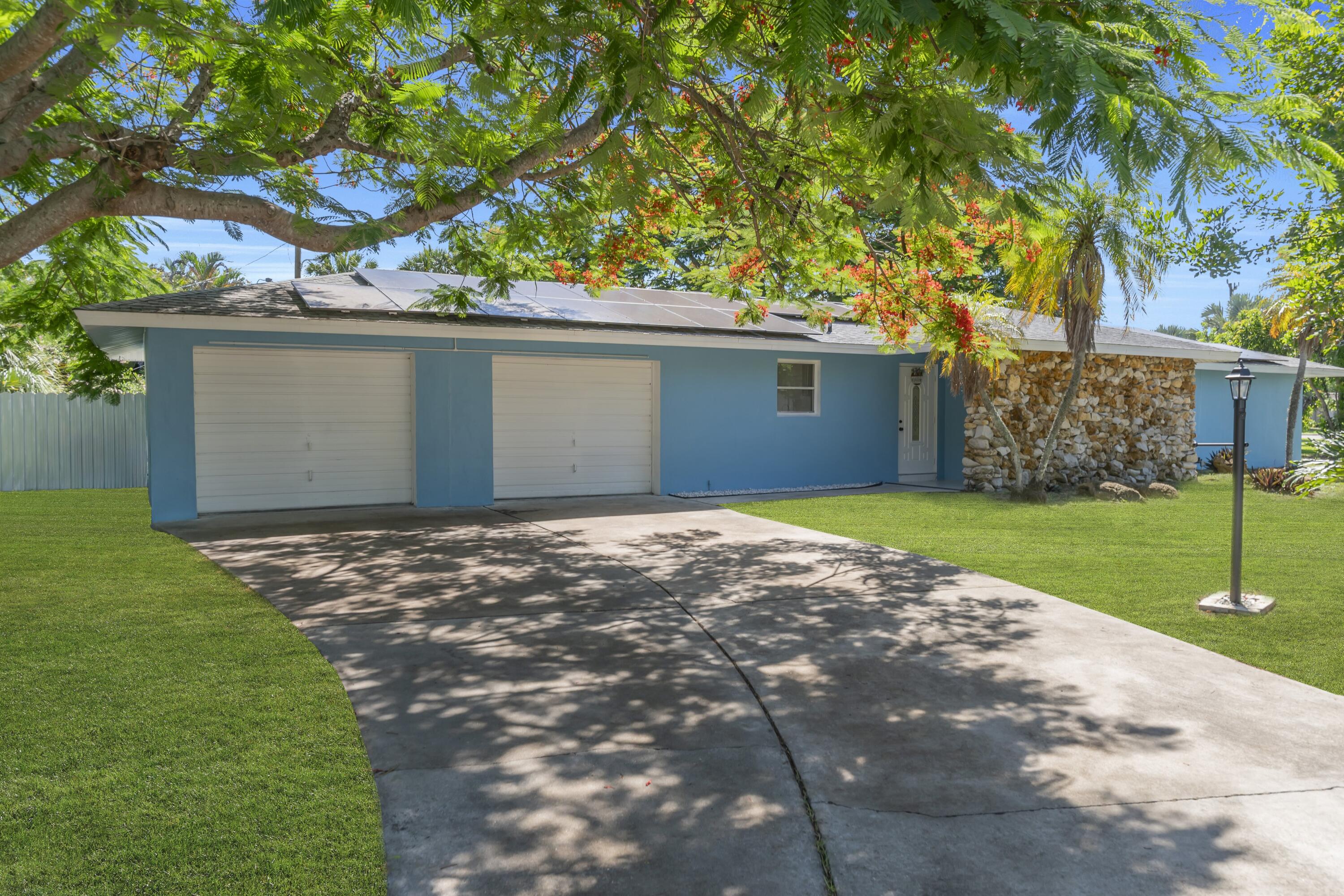 139 E Lake Drive — photo