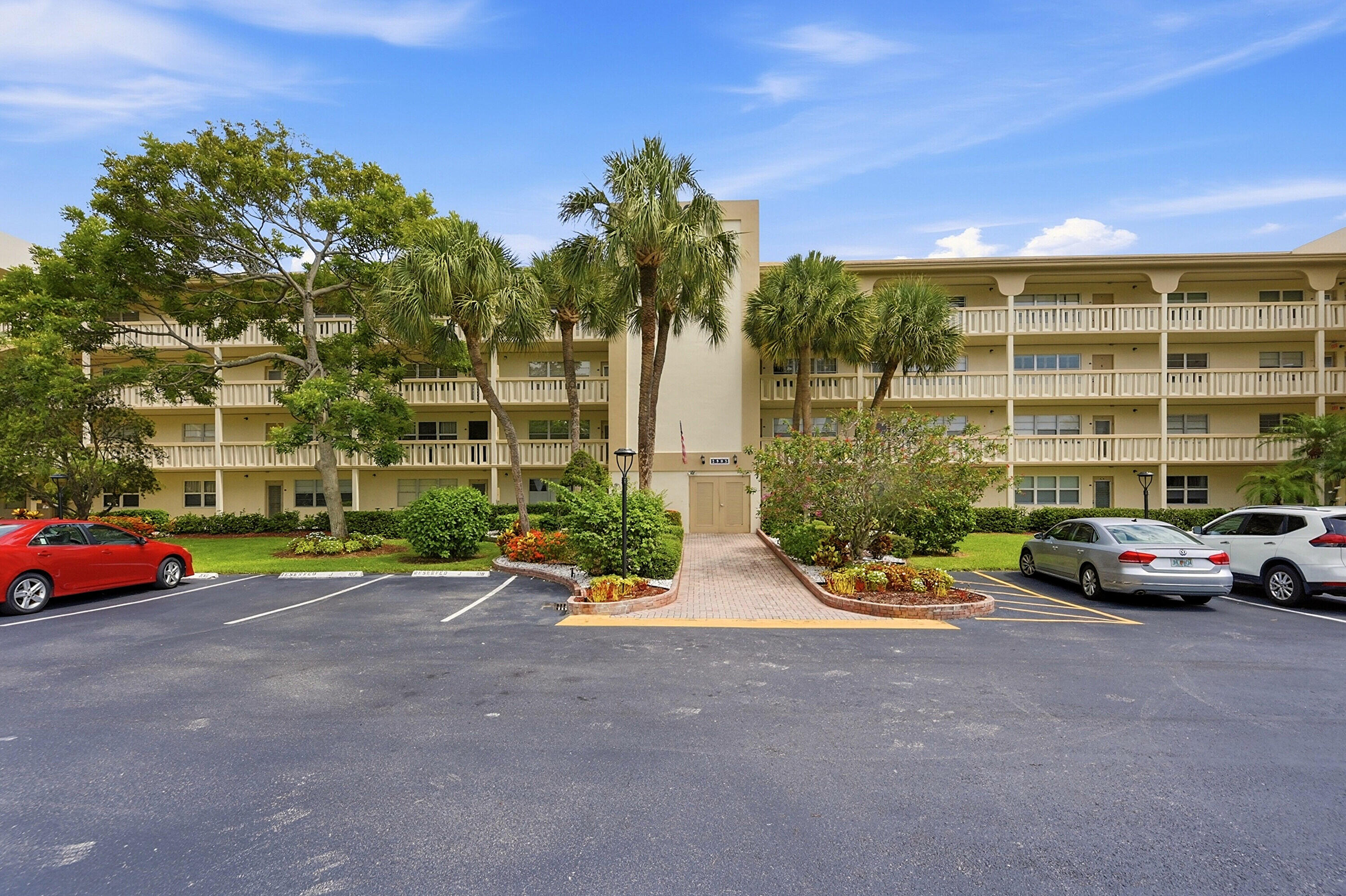 2905 Victoria Place C4 — photo