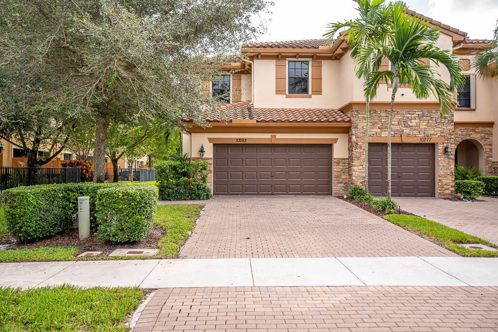 10283 Wellington Parc Drive — photo