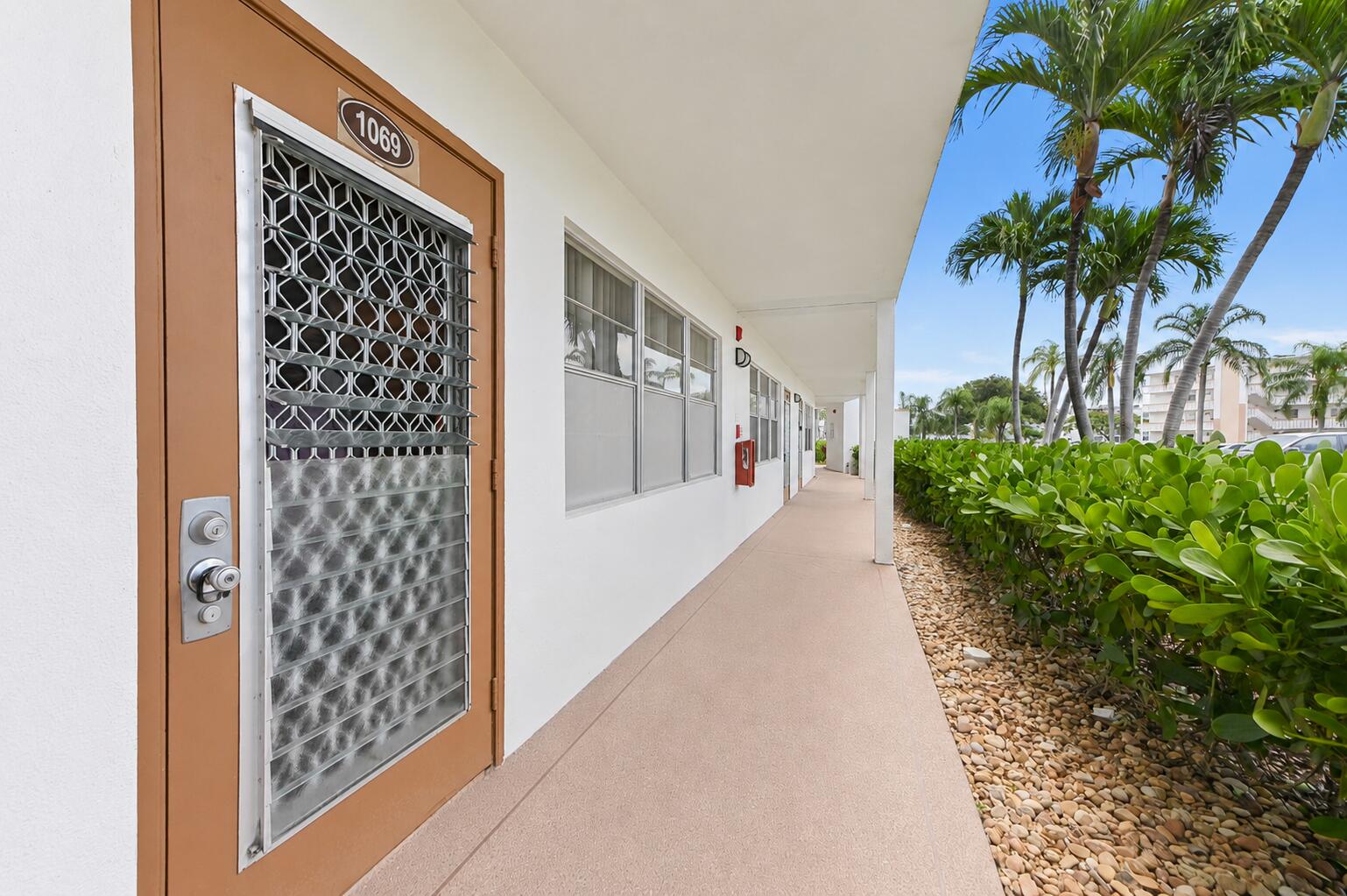1069 Cornwall D, Boca Raton, FL 33434 — photo 2