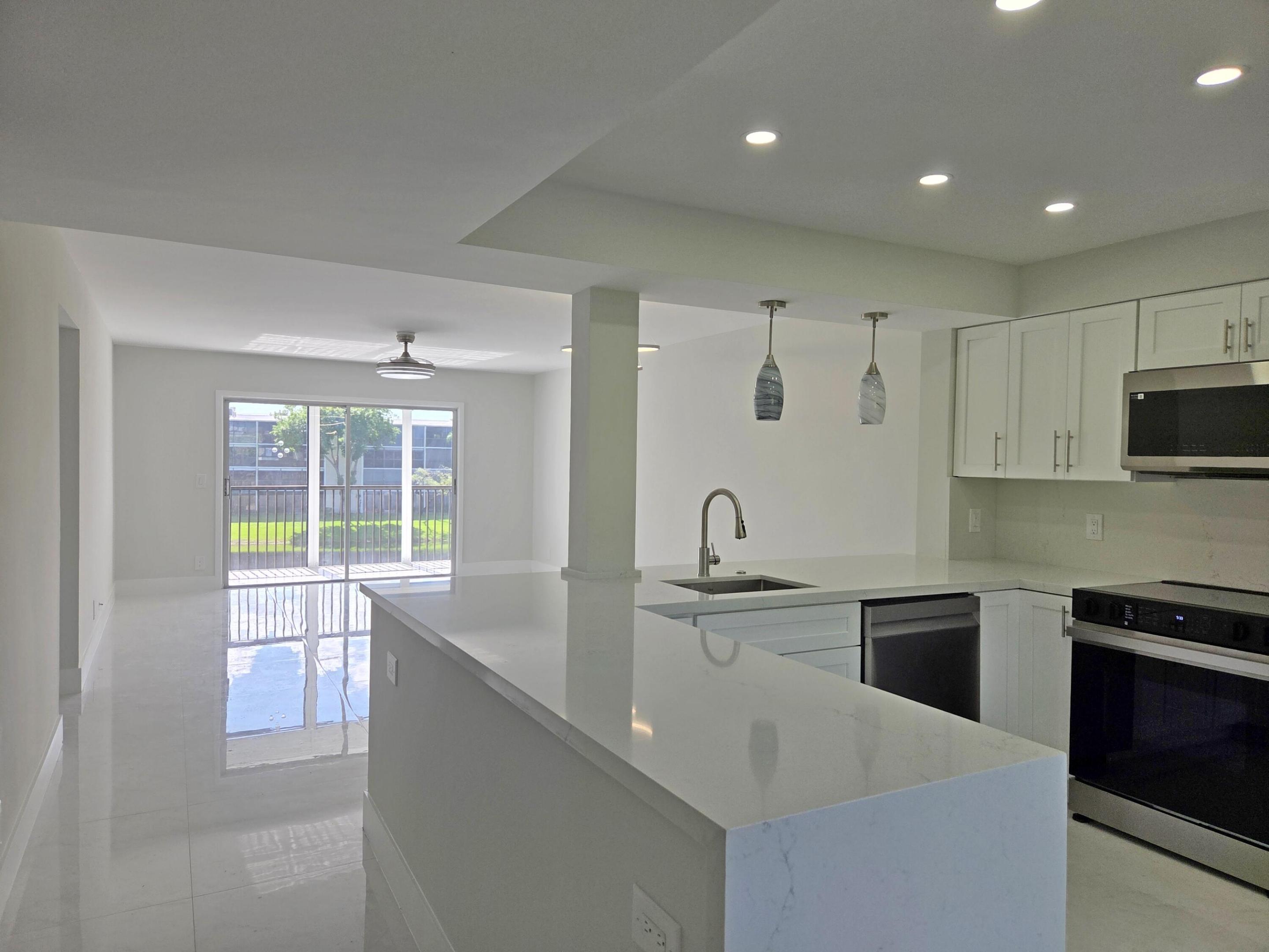 14310 Strathmore Lane 305 — photo