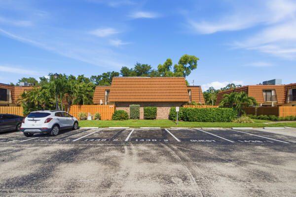 1438 Park Shore Circle 3 — photo