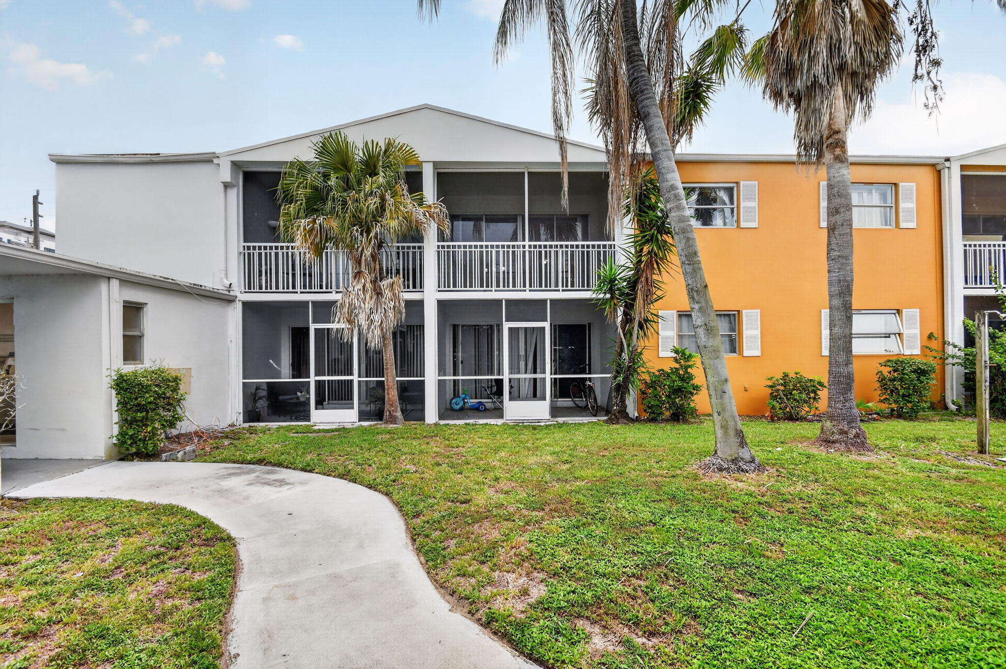 1505 Crescent Circle B24 — photo