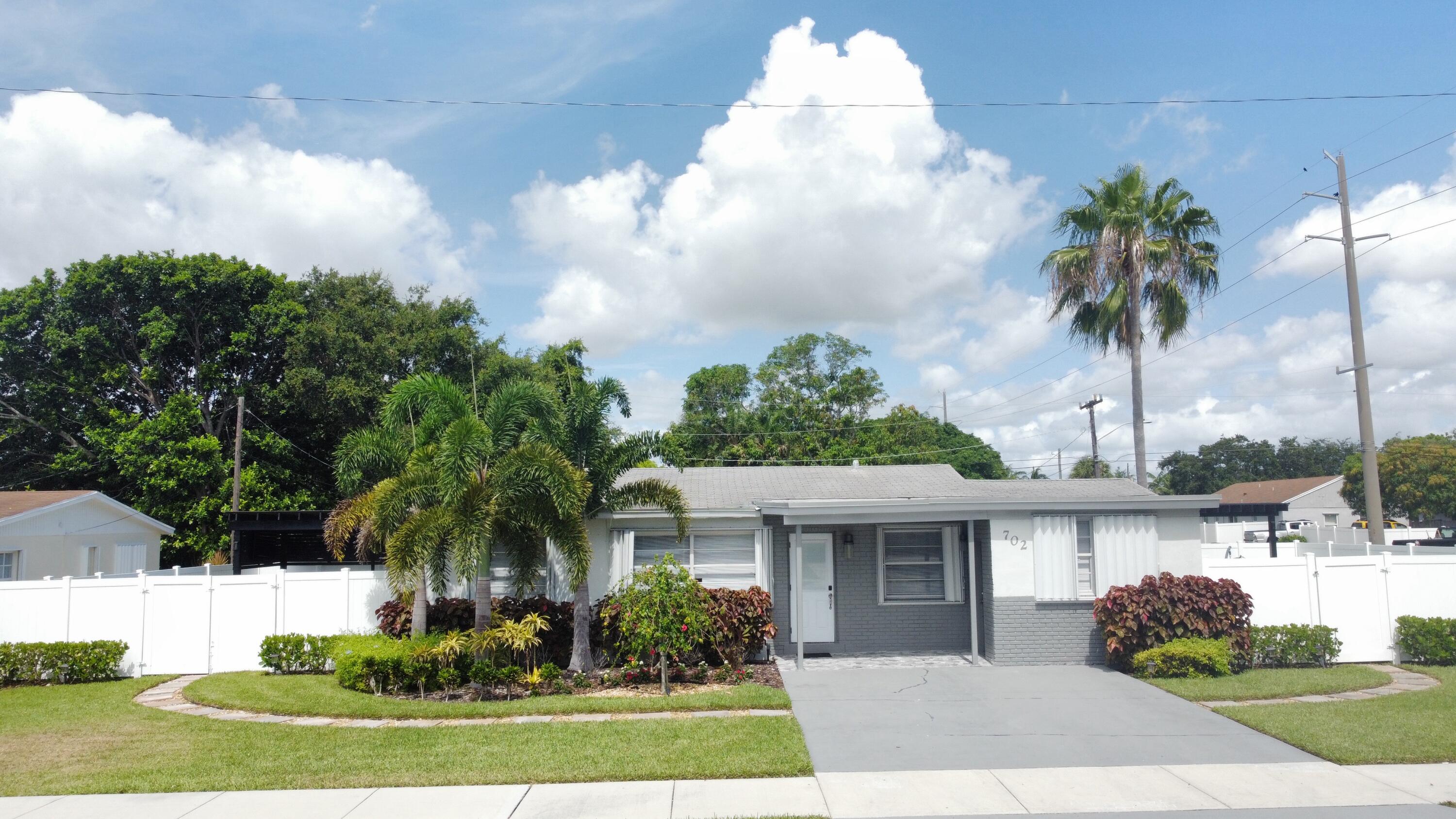702 SW 1st Street — photo
