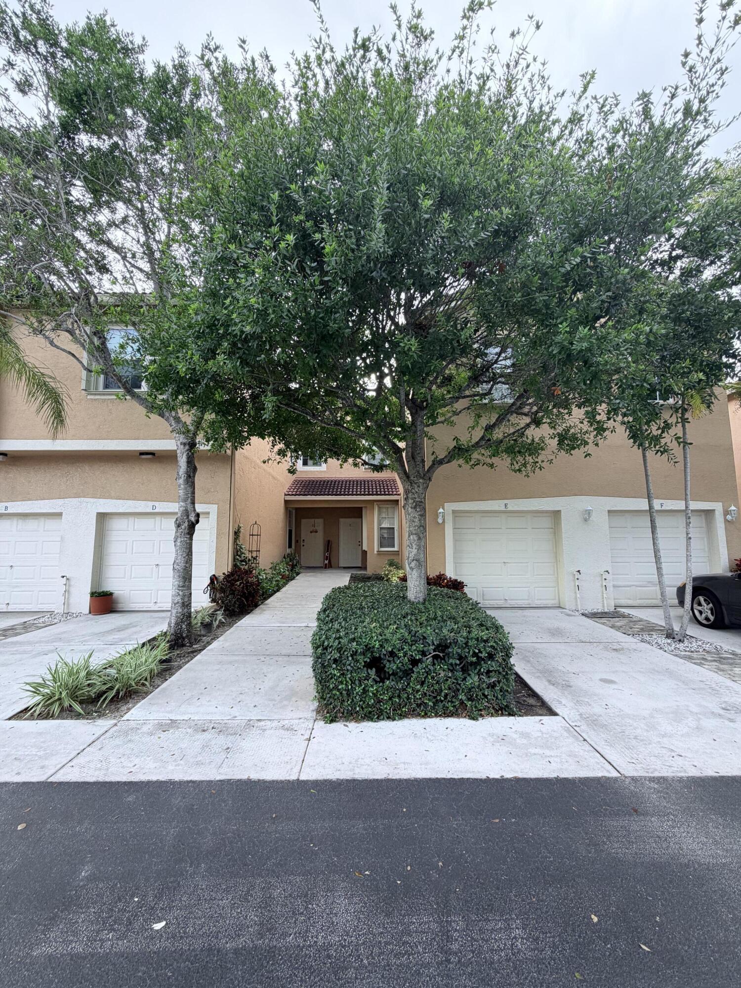 154 Village Boulevard E — photo