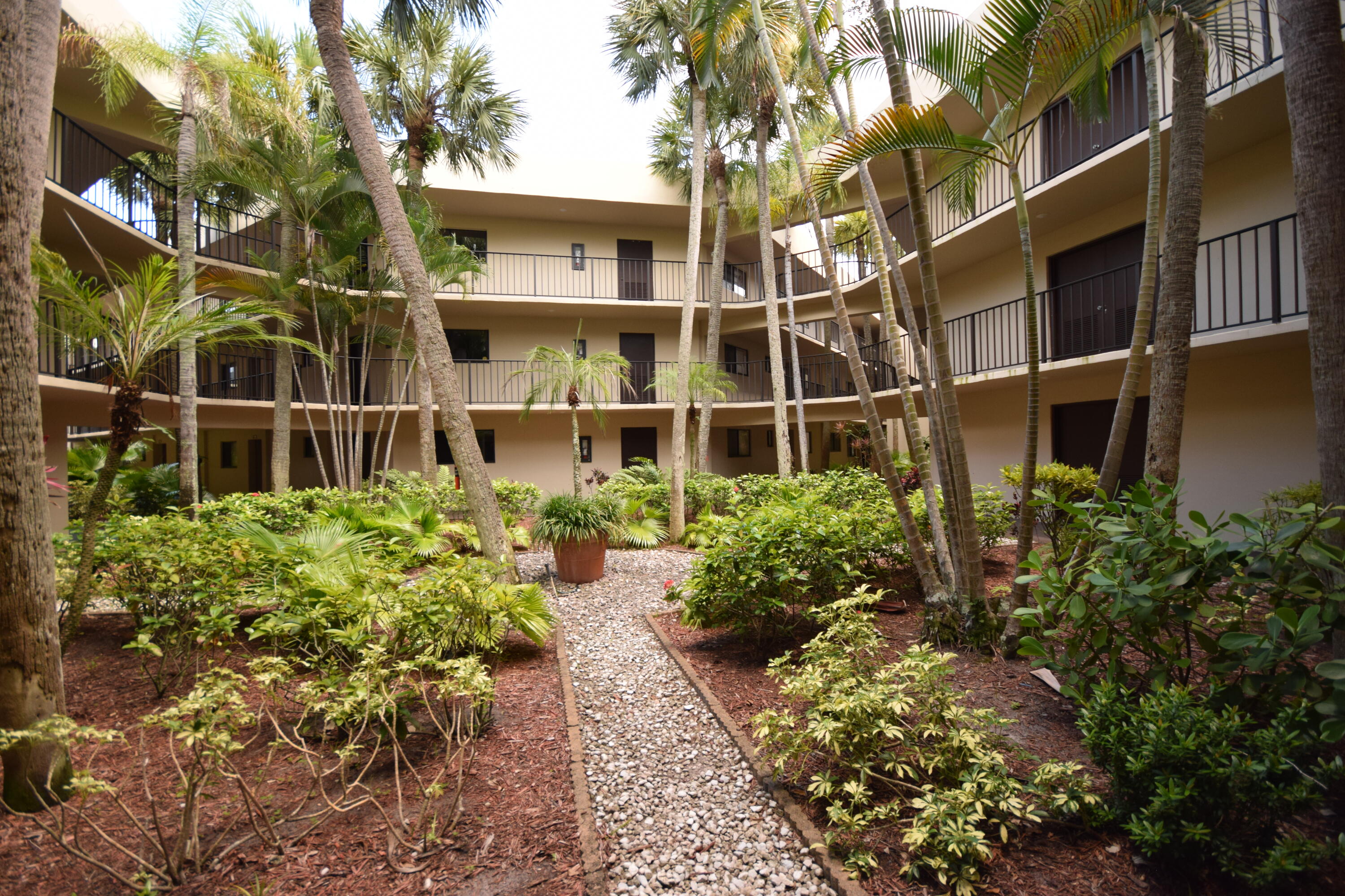 5220 Las Verdes Circle 220 — photo