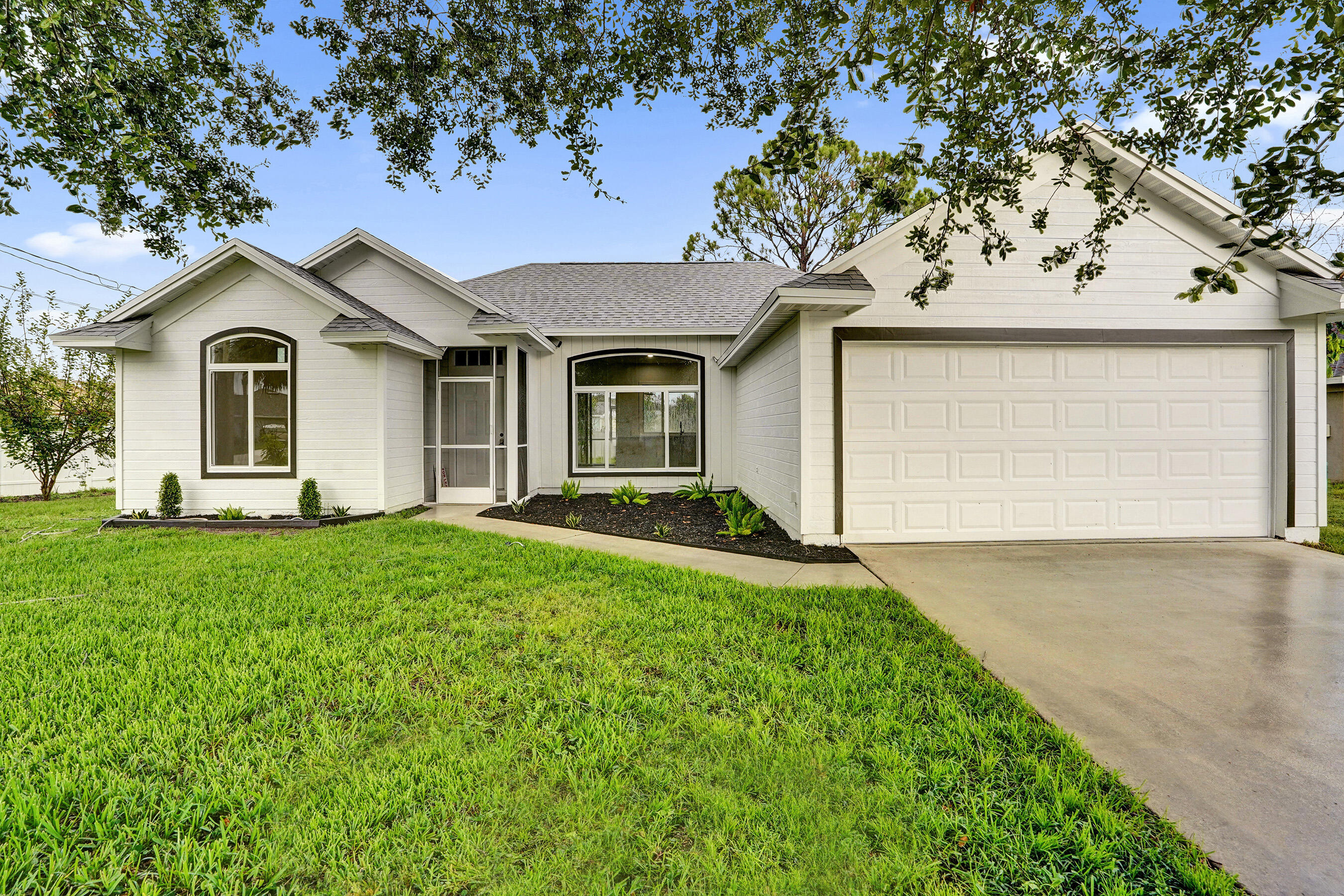 1237 SW Edinburgh Drive — photo